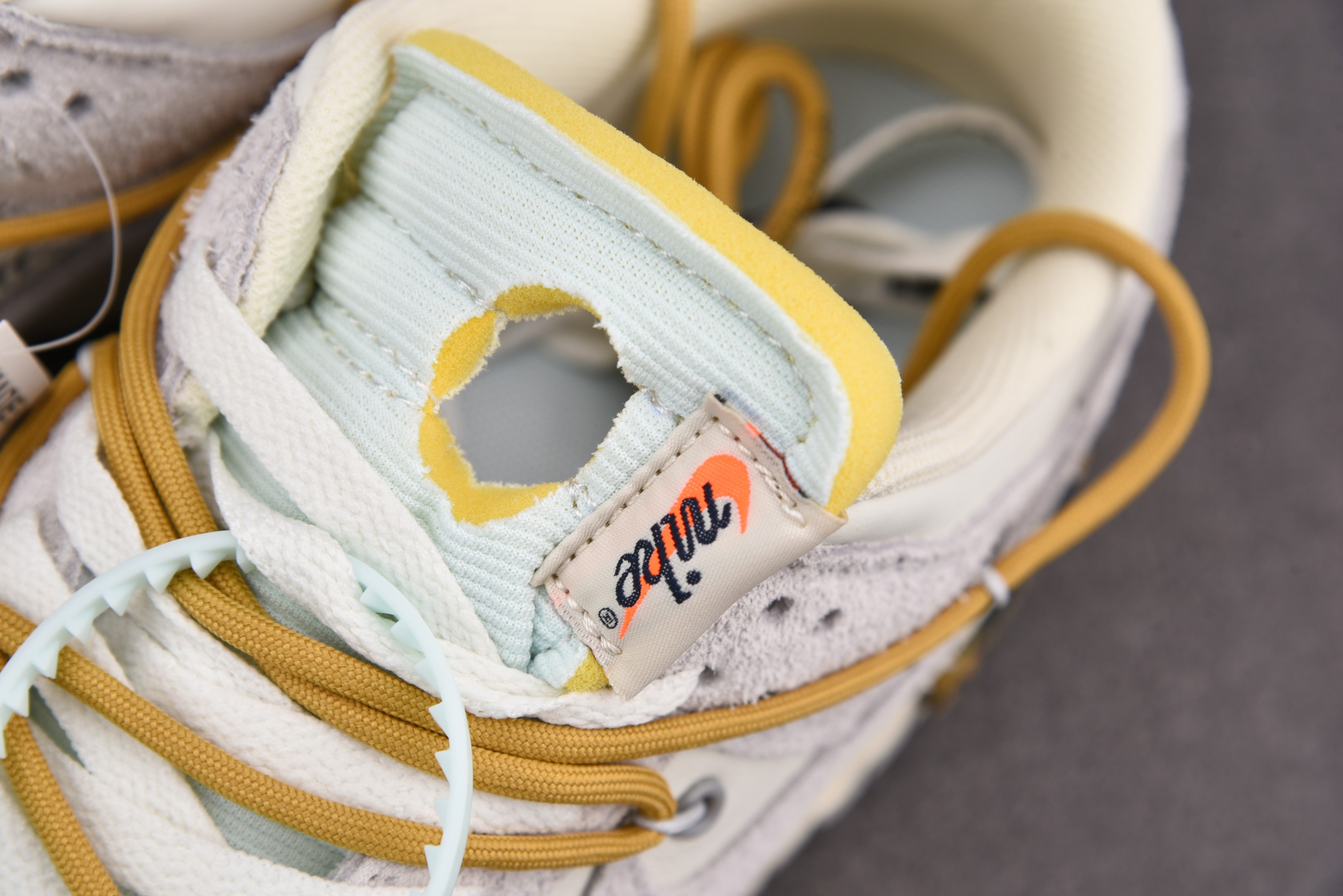 Nike Dunk Low   Lot 37