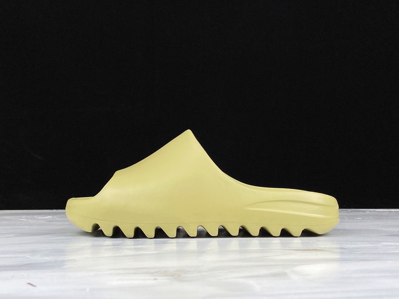 Yeezy Slide Resin (One Size Smaller!!)