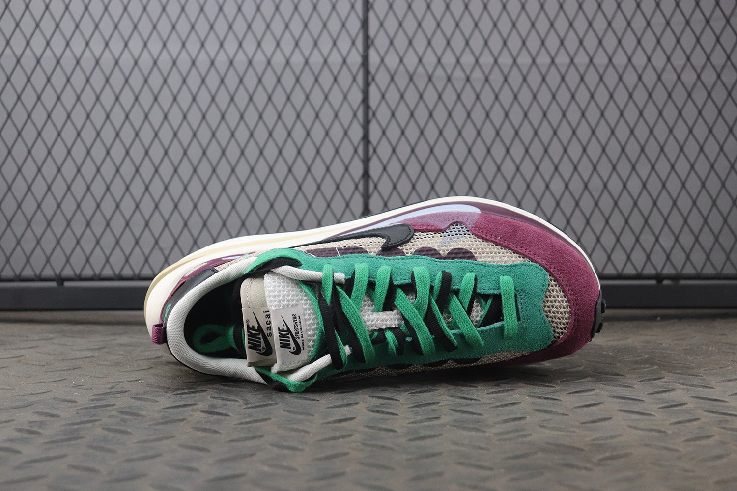 Nike Vaporwaffle sacai Villain Red Neptune Green