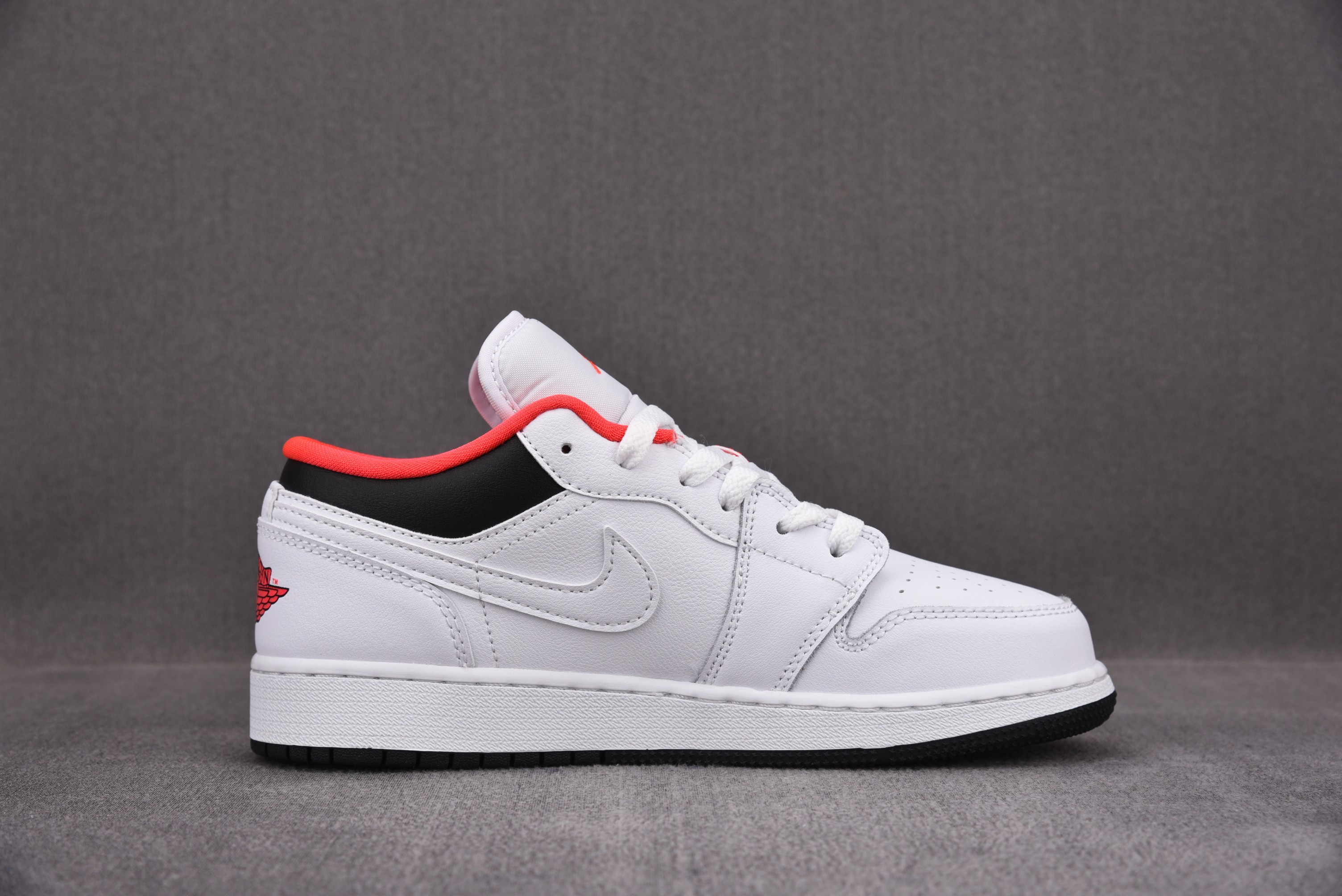 Jordan 1 Low White Black Infrared / Chicago Home