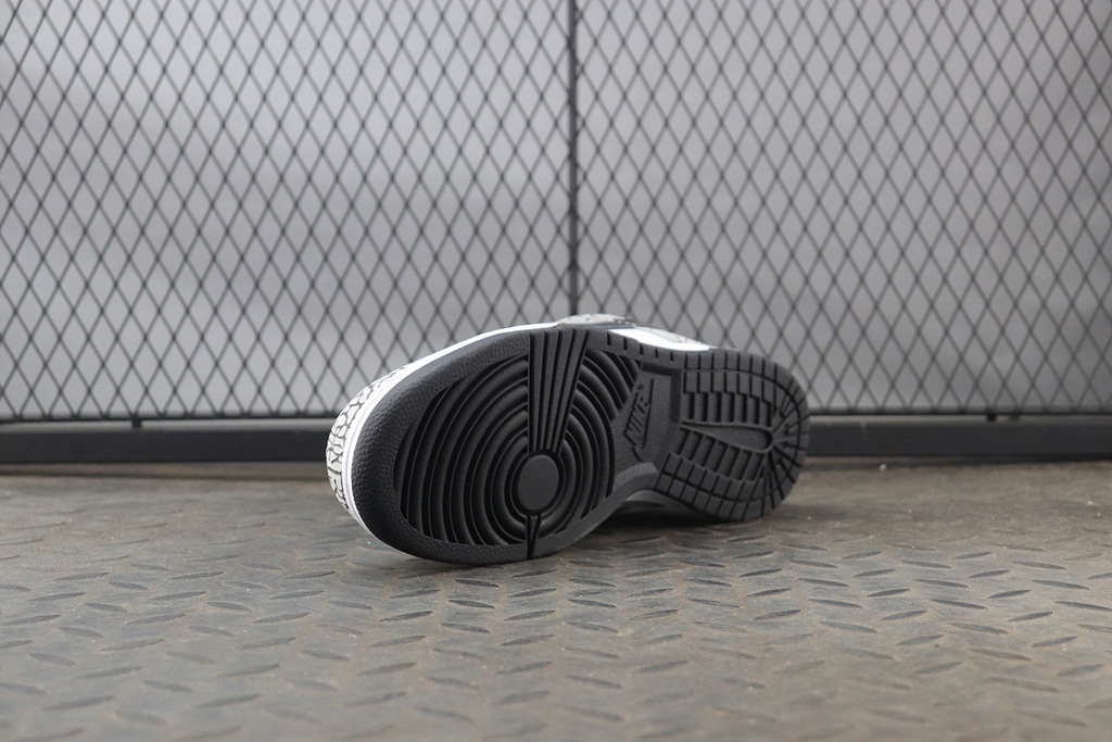 Nike SB Dunk Low Pro Supreme White Cement