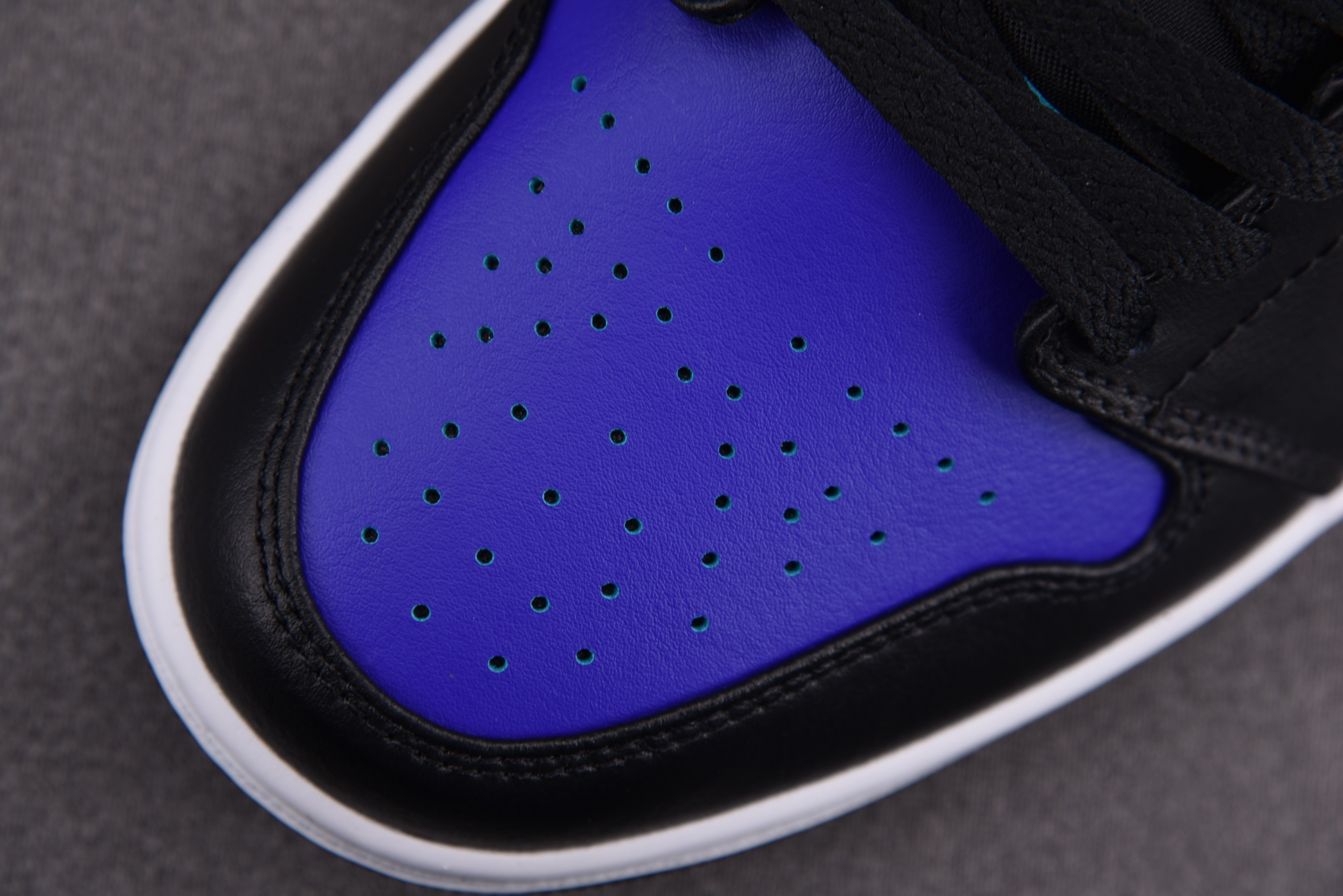 Jordan 1 Low Dark Concord