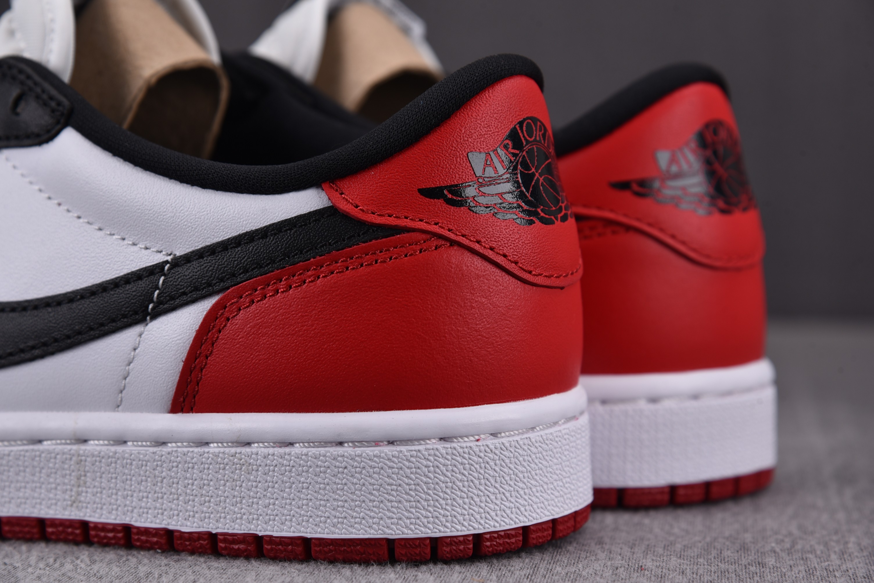 Jordan 1 Retro Low OG Black Toe