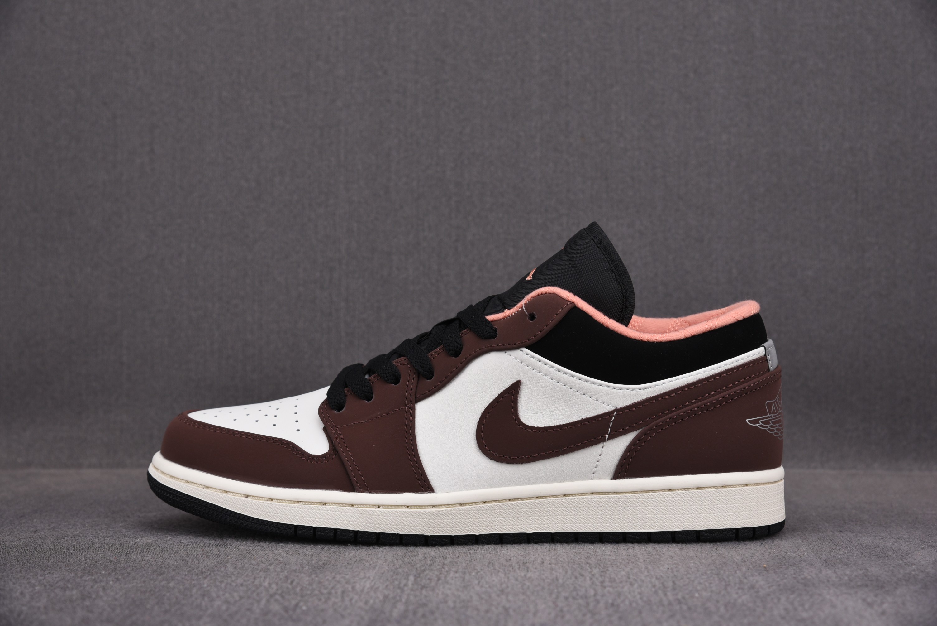 Jordan 1 Low Mocha