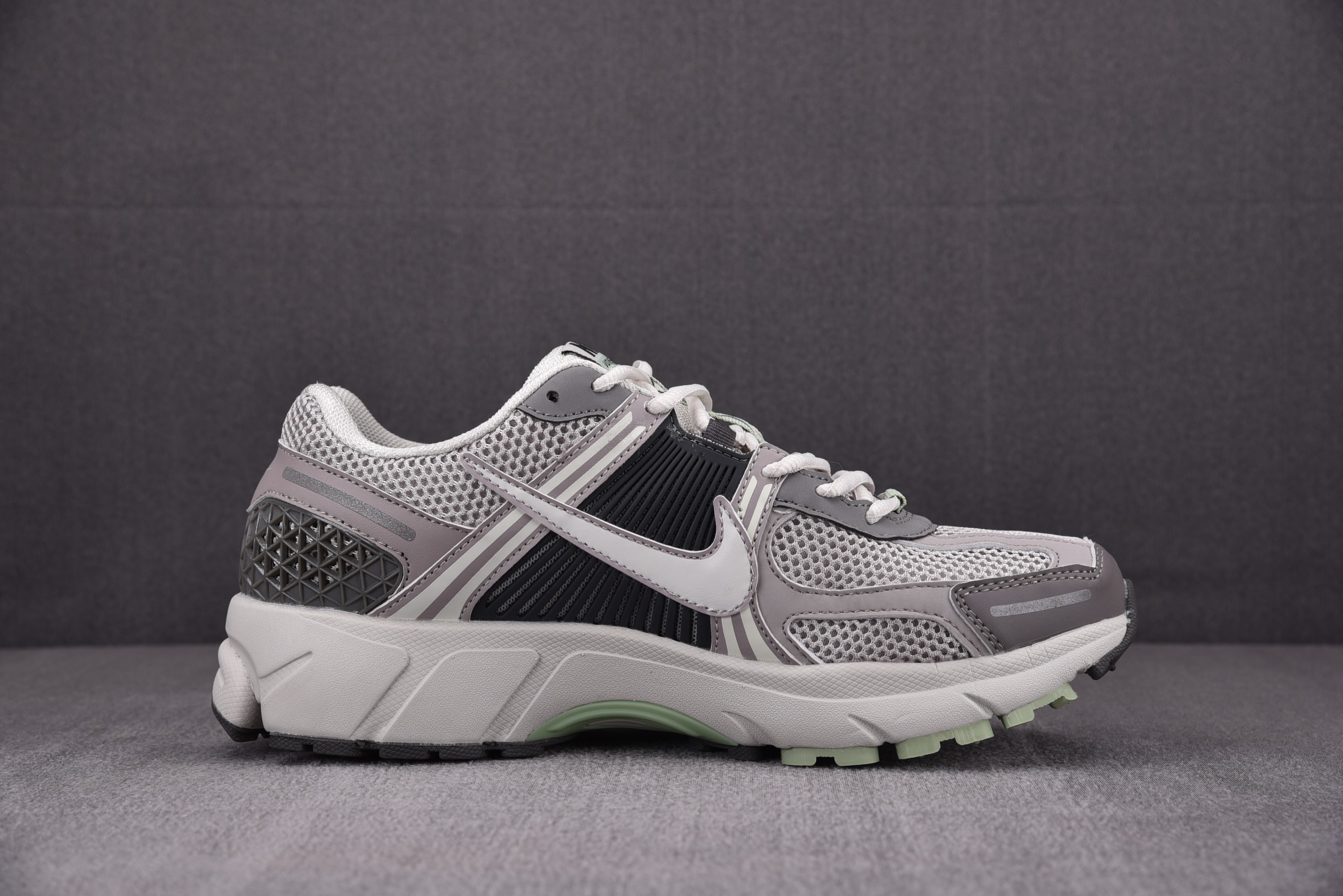 Nike Zoom Vomero 5 Cobblestone Flat Pewter