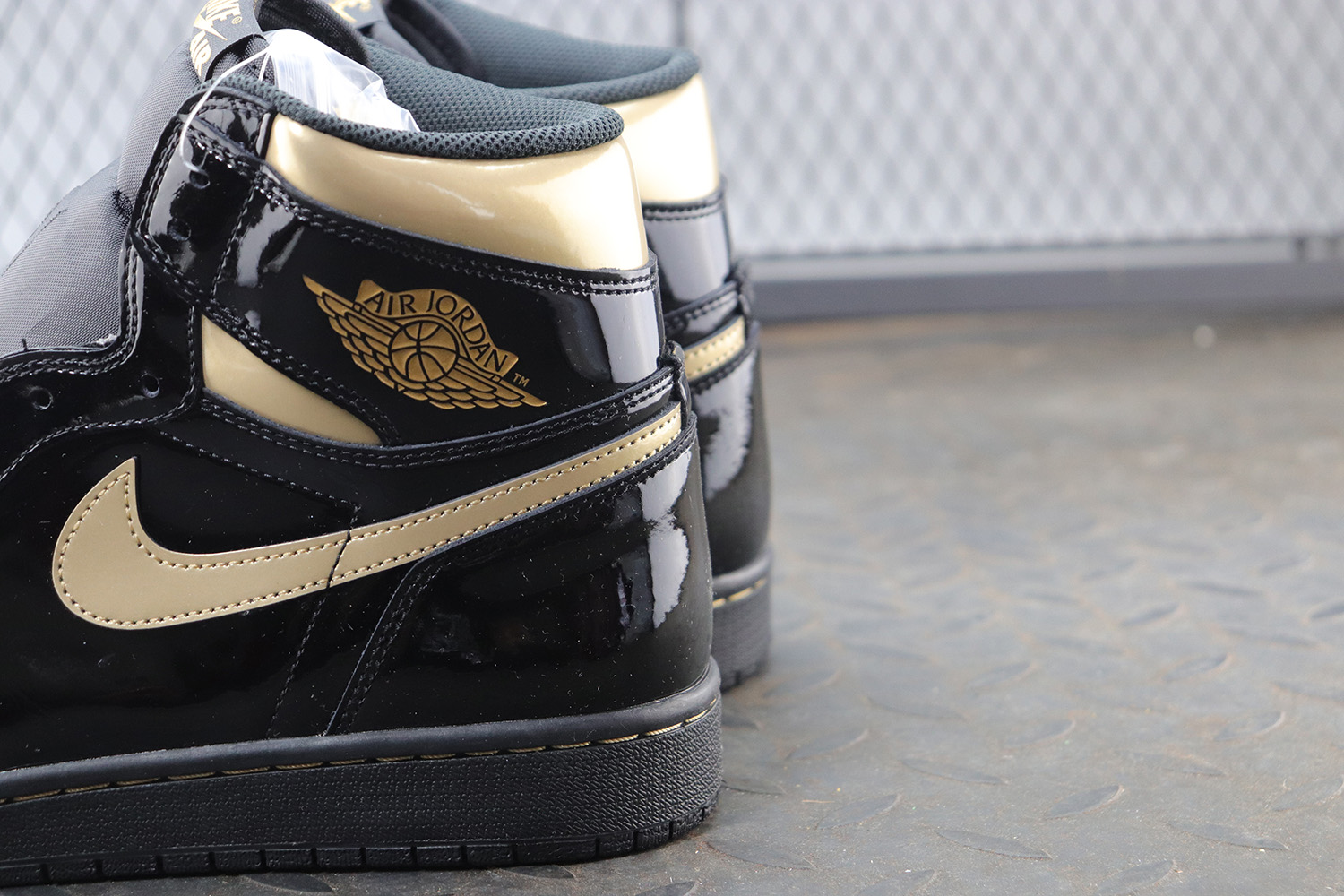Jordan 1 Retro High Black Metallic Gold (2020)