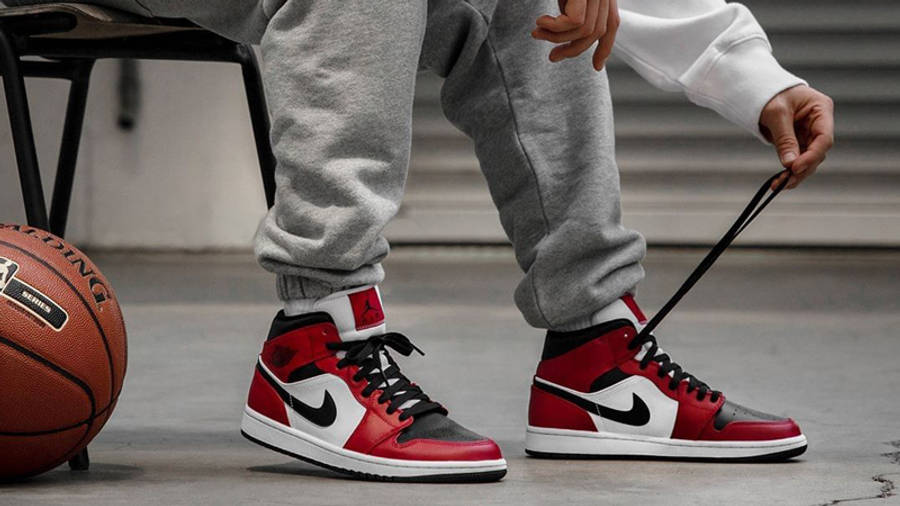 Jordan 1 Mid Chicago Toe