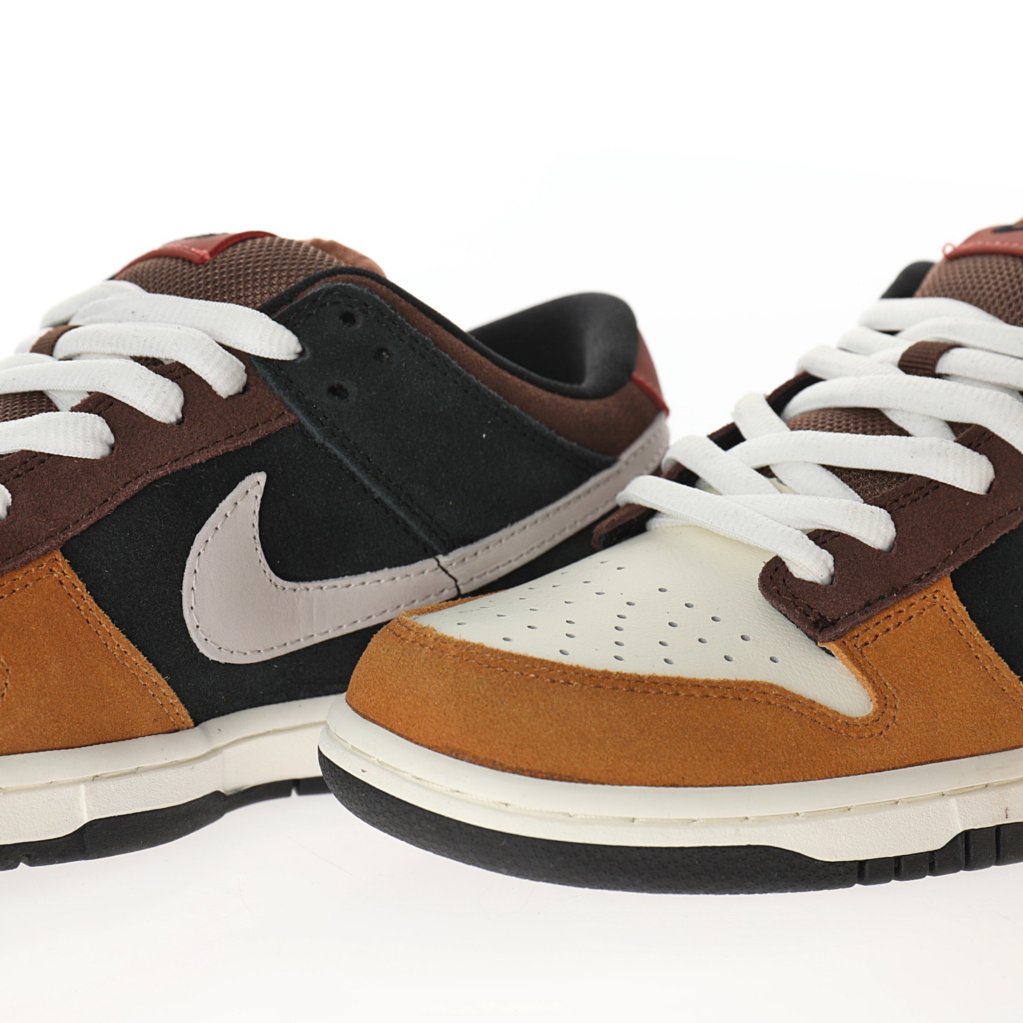 Nike SB Dunk Low Joe Strummer