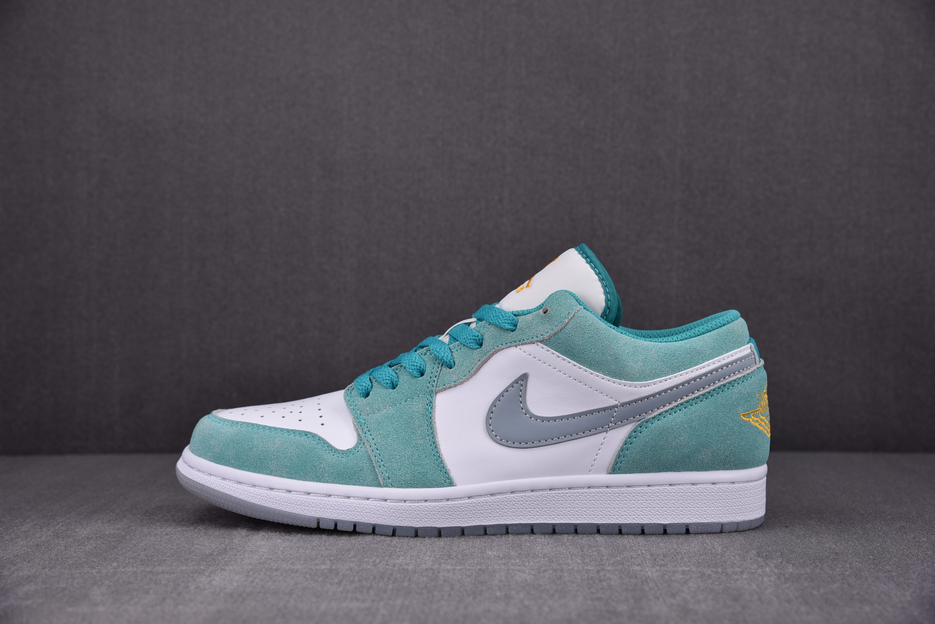 Jordan 1 Low SE New Emerald