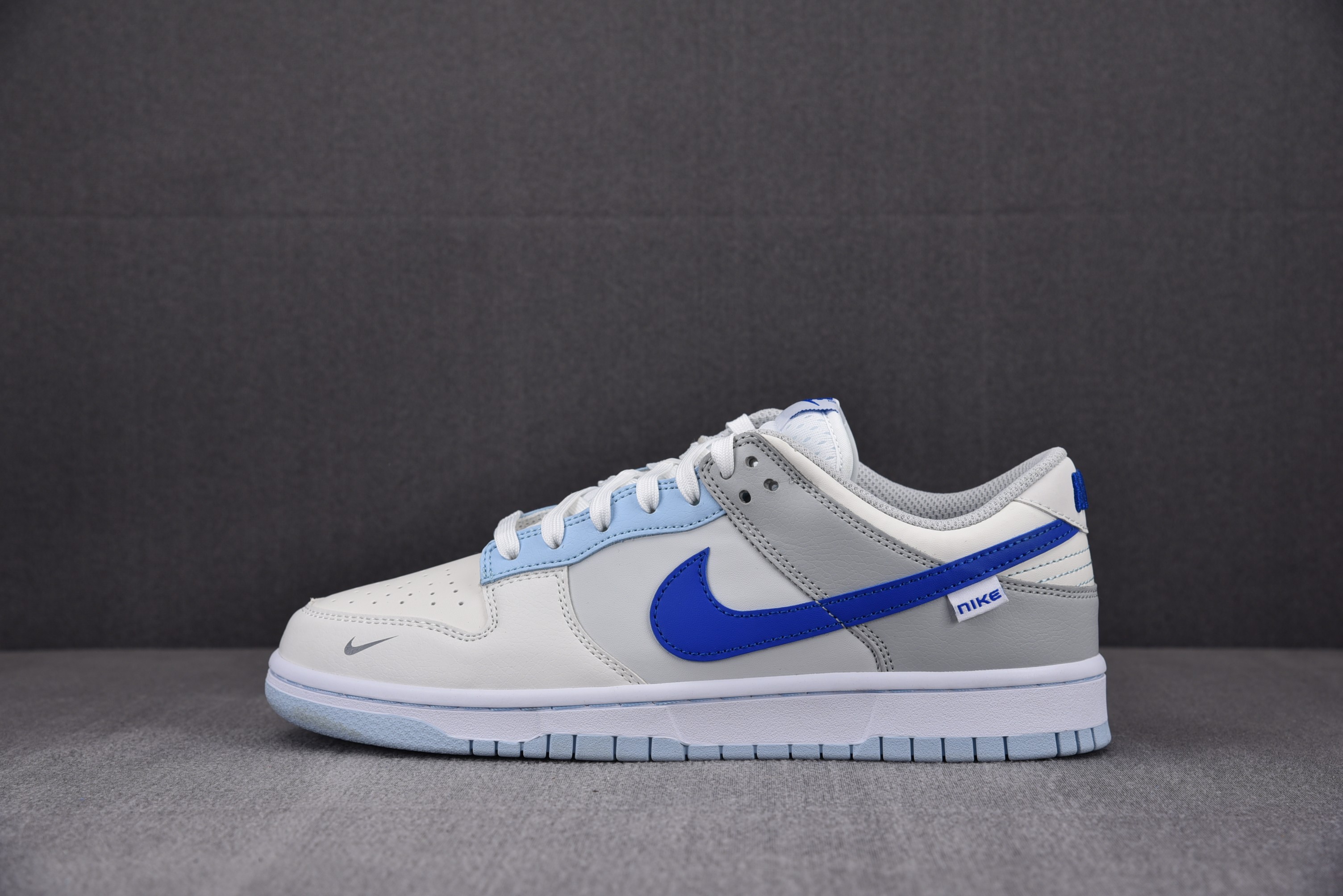 Nike Dunk Low Ivory Hyper Royal