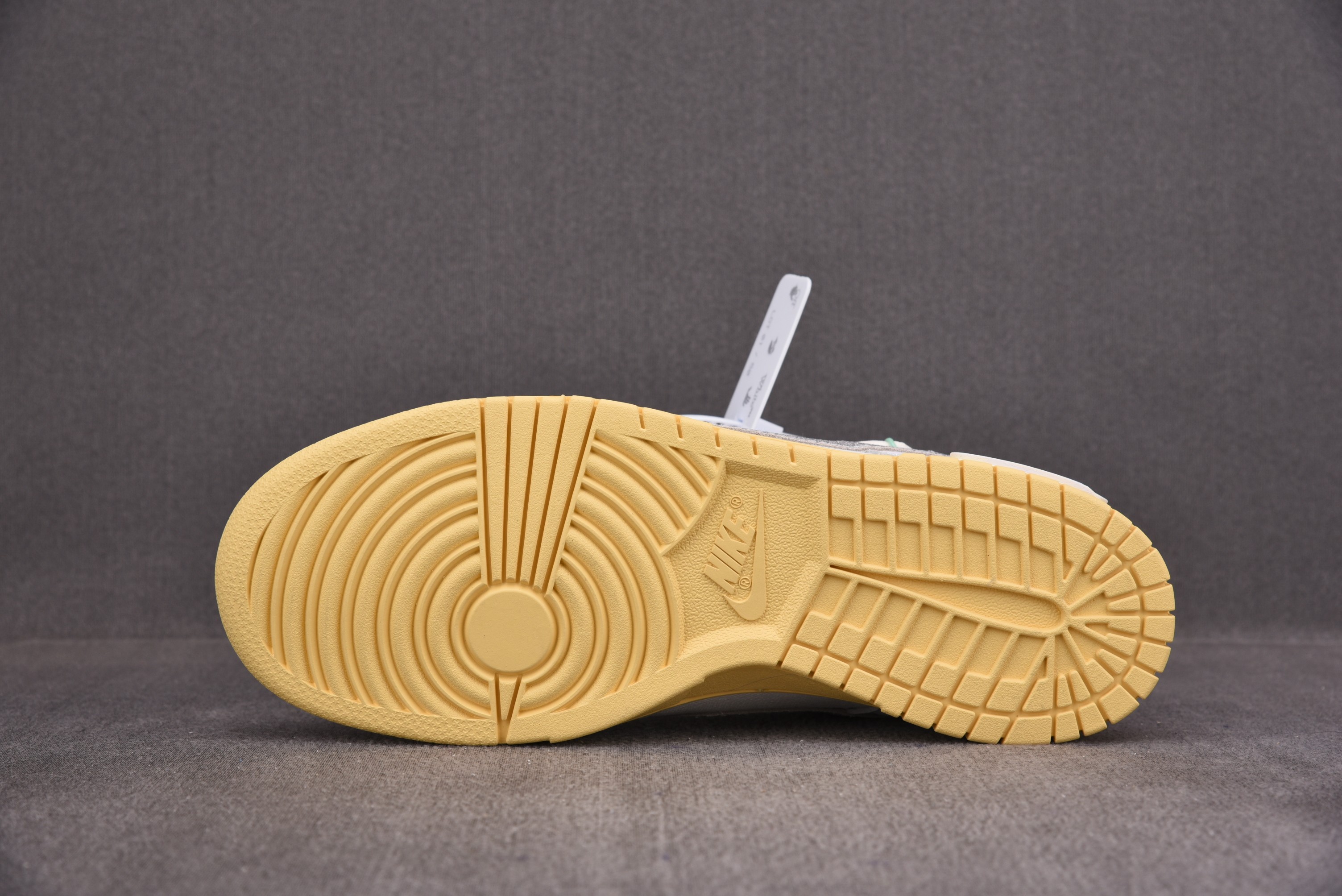 Nike Dunk Low   Lot 1