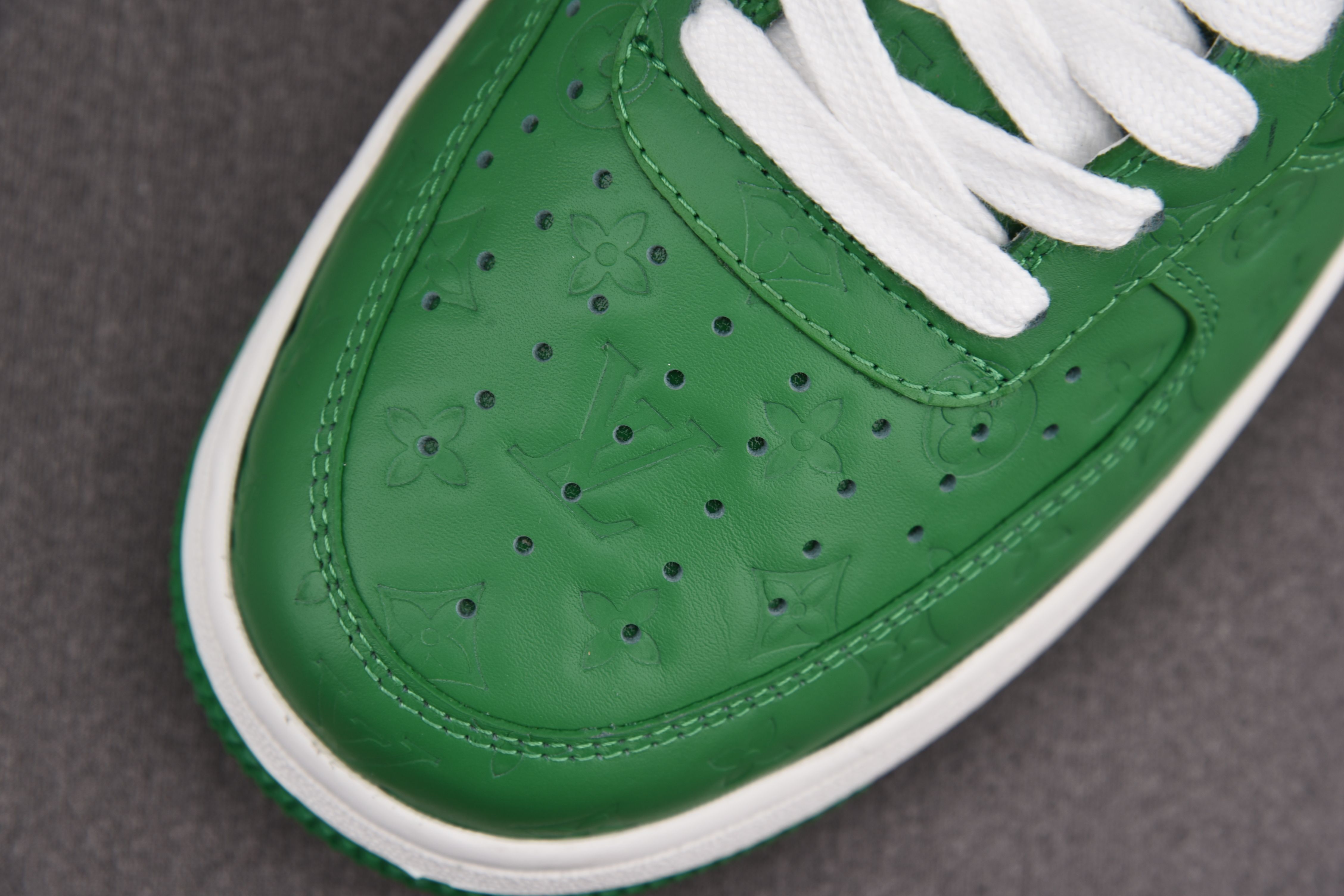 Nike Air Force 1 Low Louis Vuitton Pine Green (Be careful about the size!!)