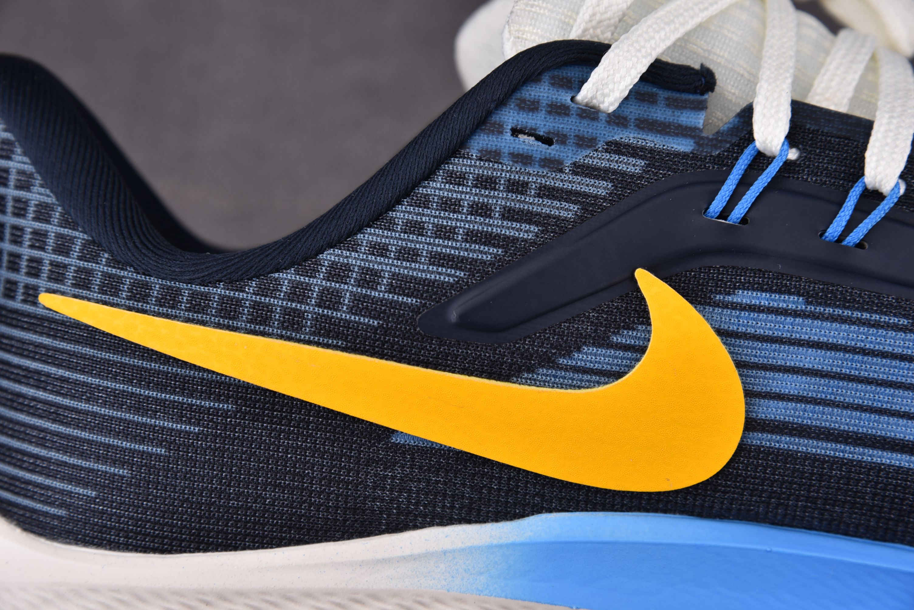 Nike Air Zoom Pegasus 39 Premium Obsidian Yellow