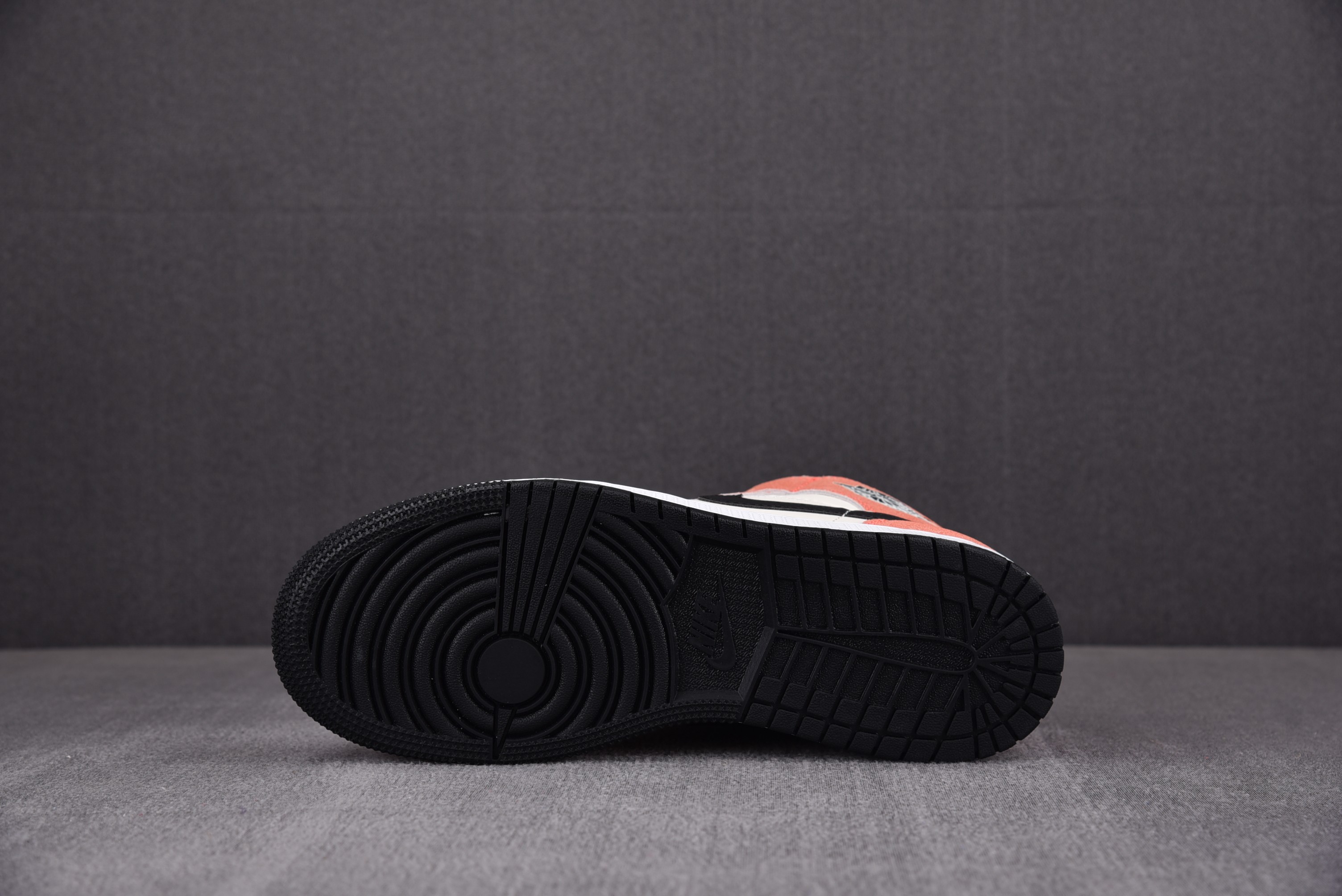 Jordan 1 Mid SE Orange Suede (GS)