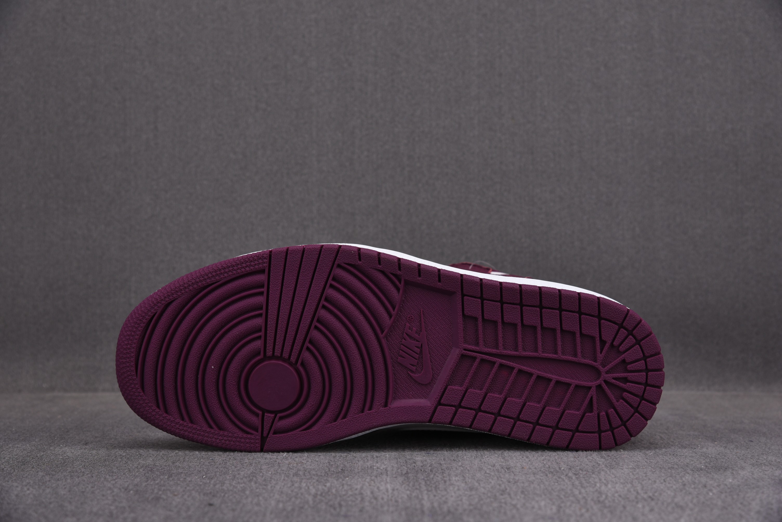 Jordan 1 Retro High OG Bordeaux