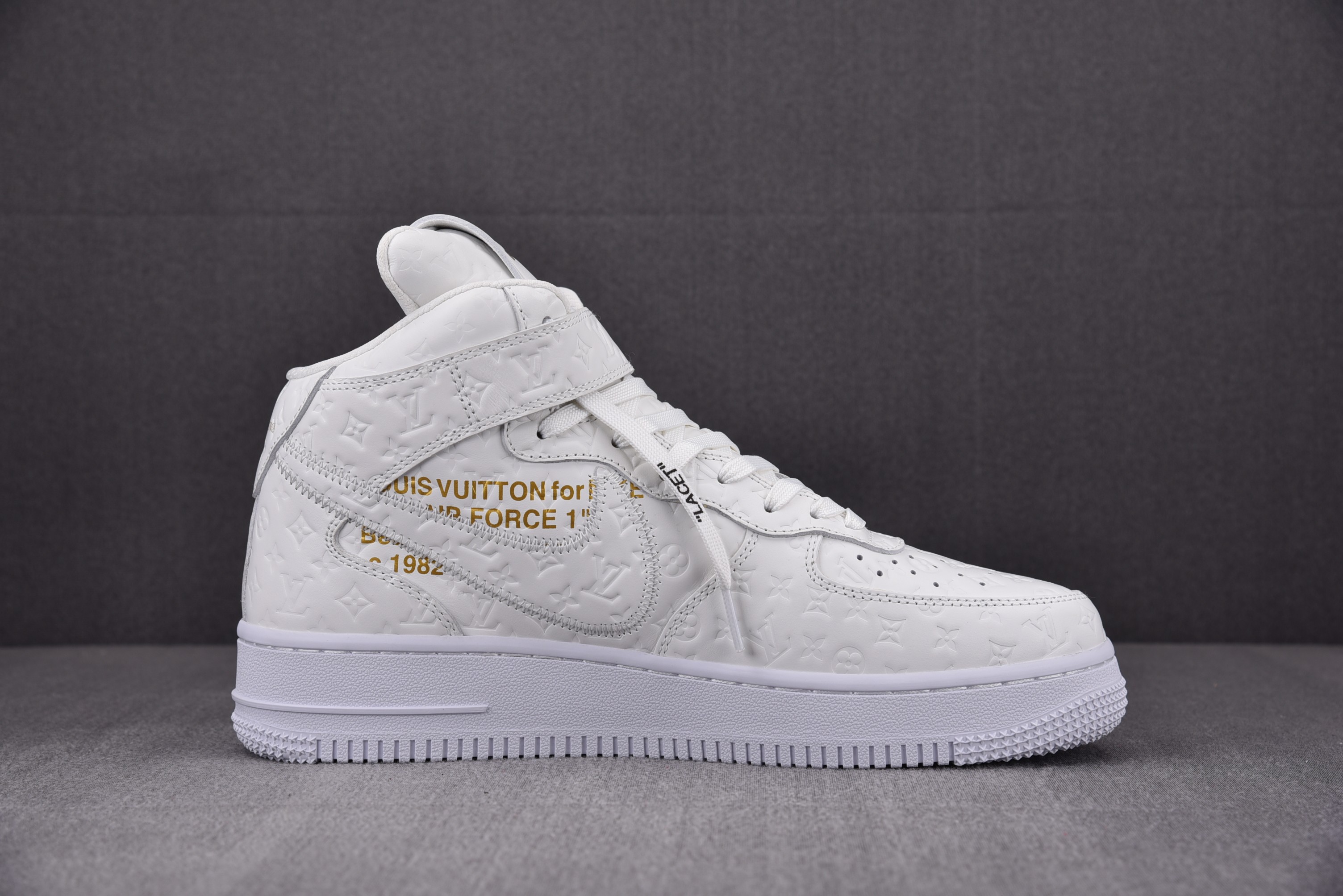 Nike Air Force 1 High Louis Vuitton   Monogram Triple White (Be careful about the size!!)