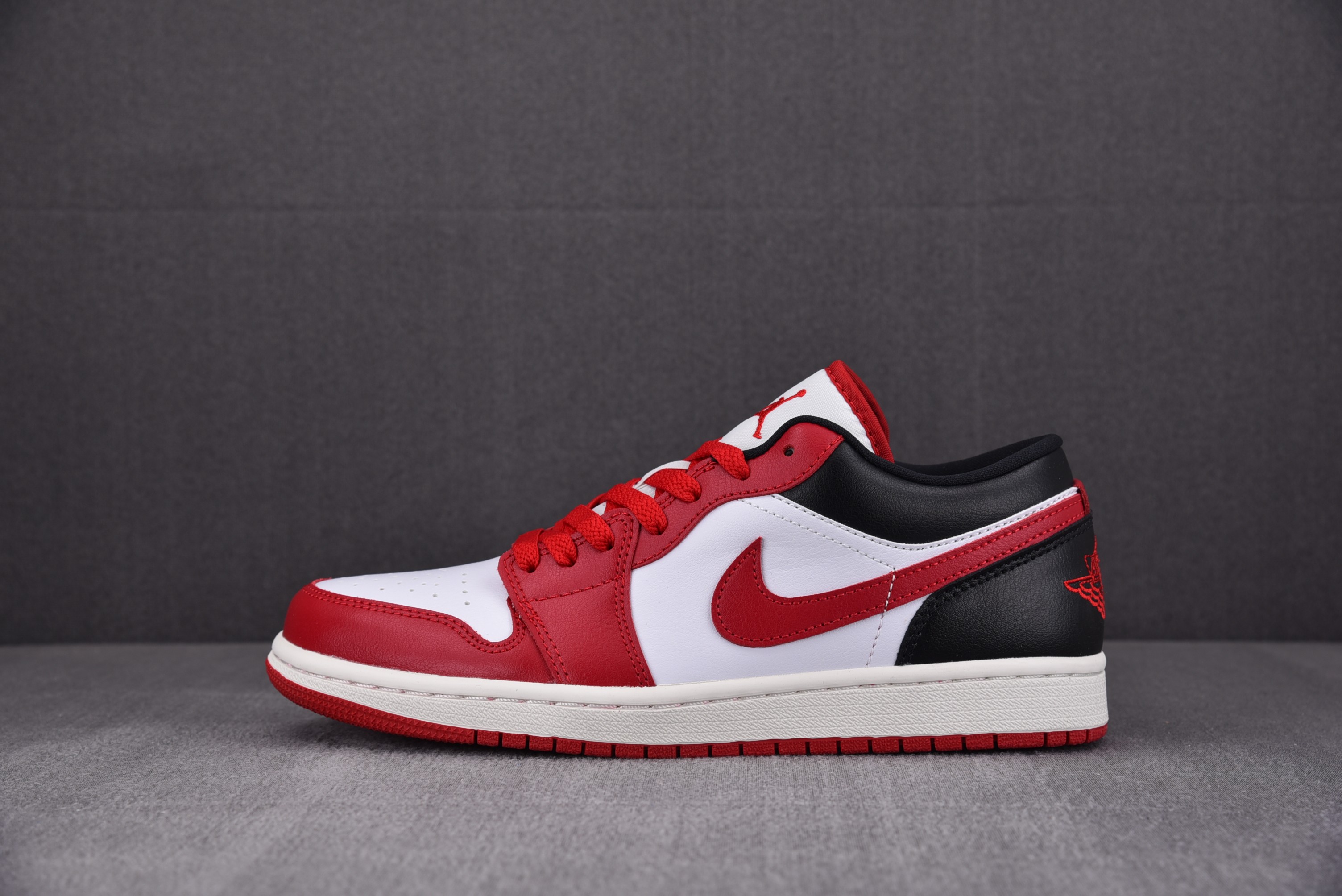 Jordan 1 Low Reverse Black Toe (Women Size!!)