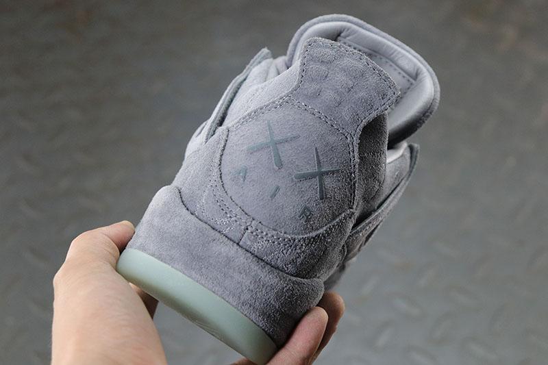 Jordan 4 Retro Kaws