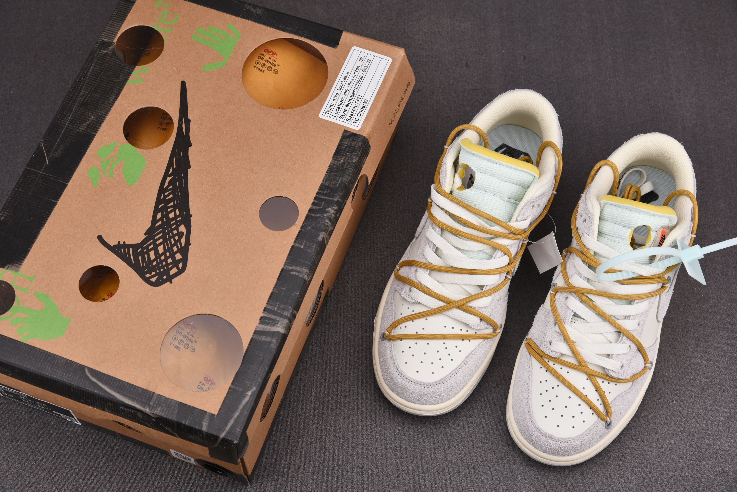 Nike Dunk Low   Lot 37