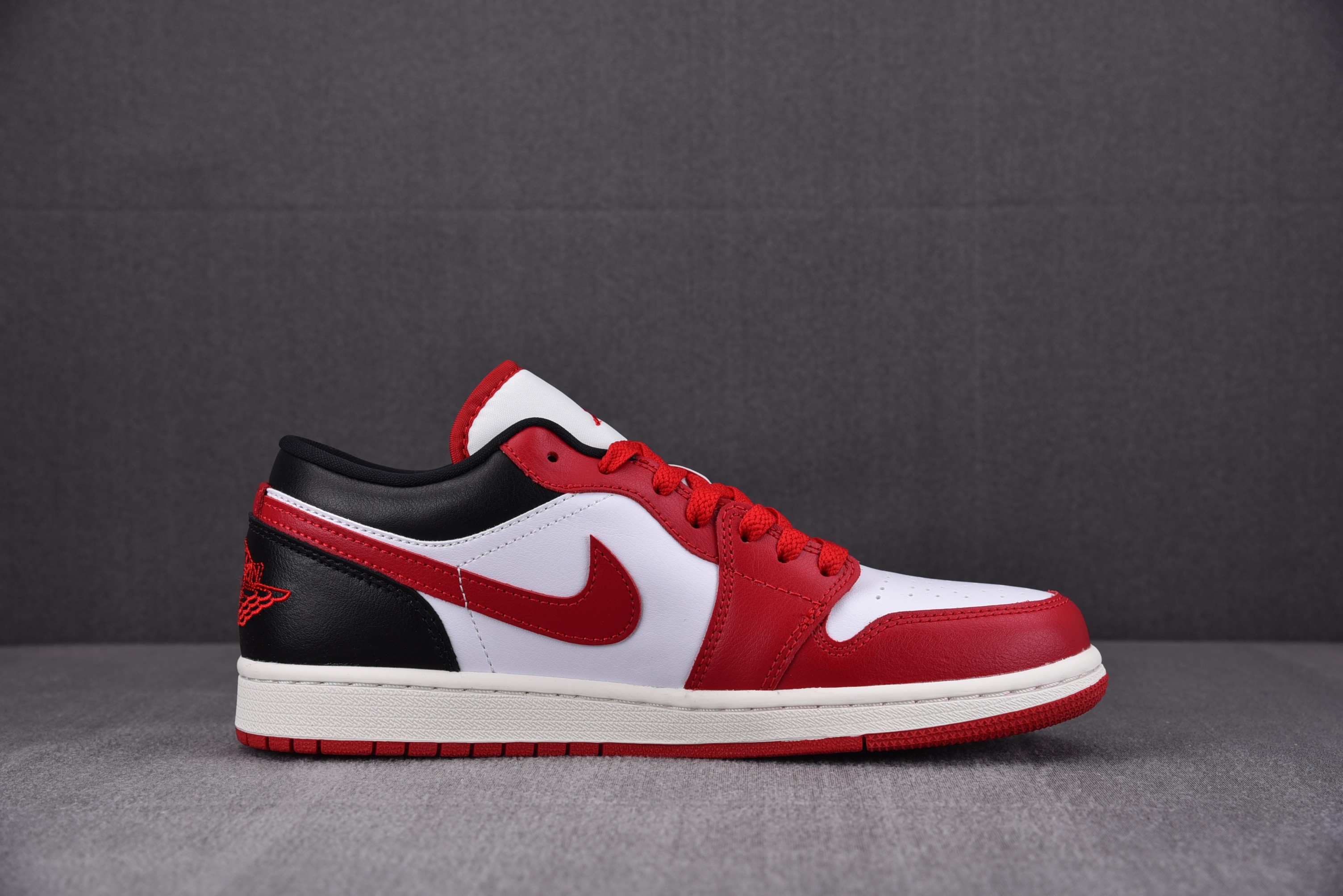 Jordan 1 Low Reverse Black Toe (Women Size!!)