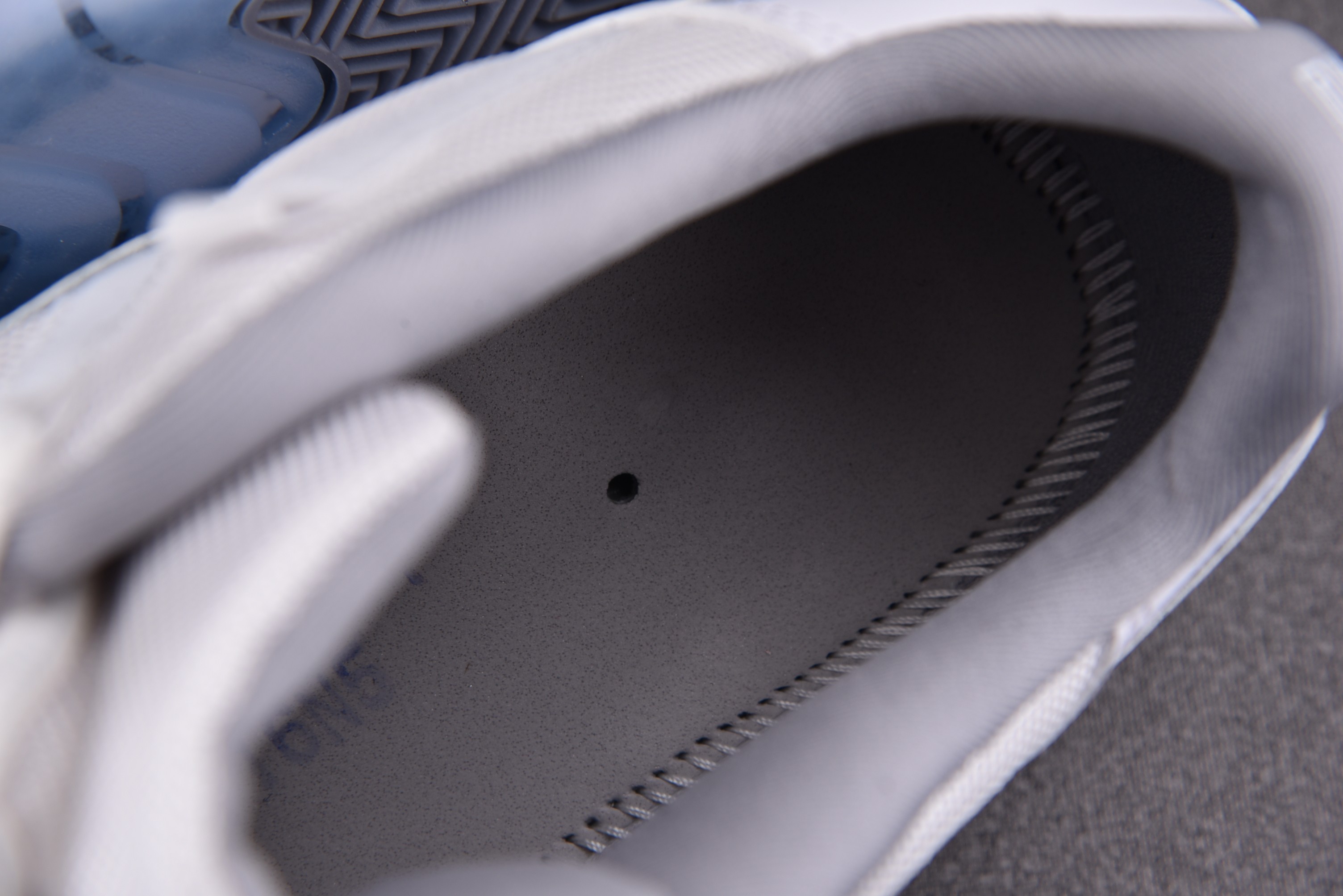 Jordan 11 Retro Low Cement Grey