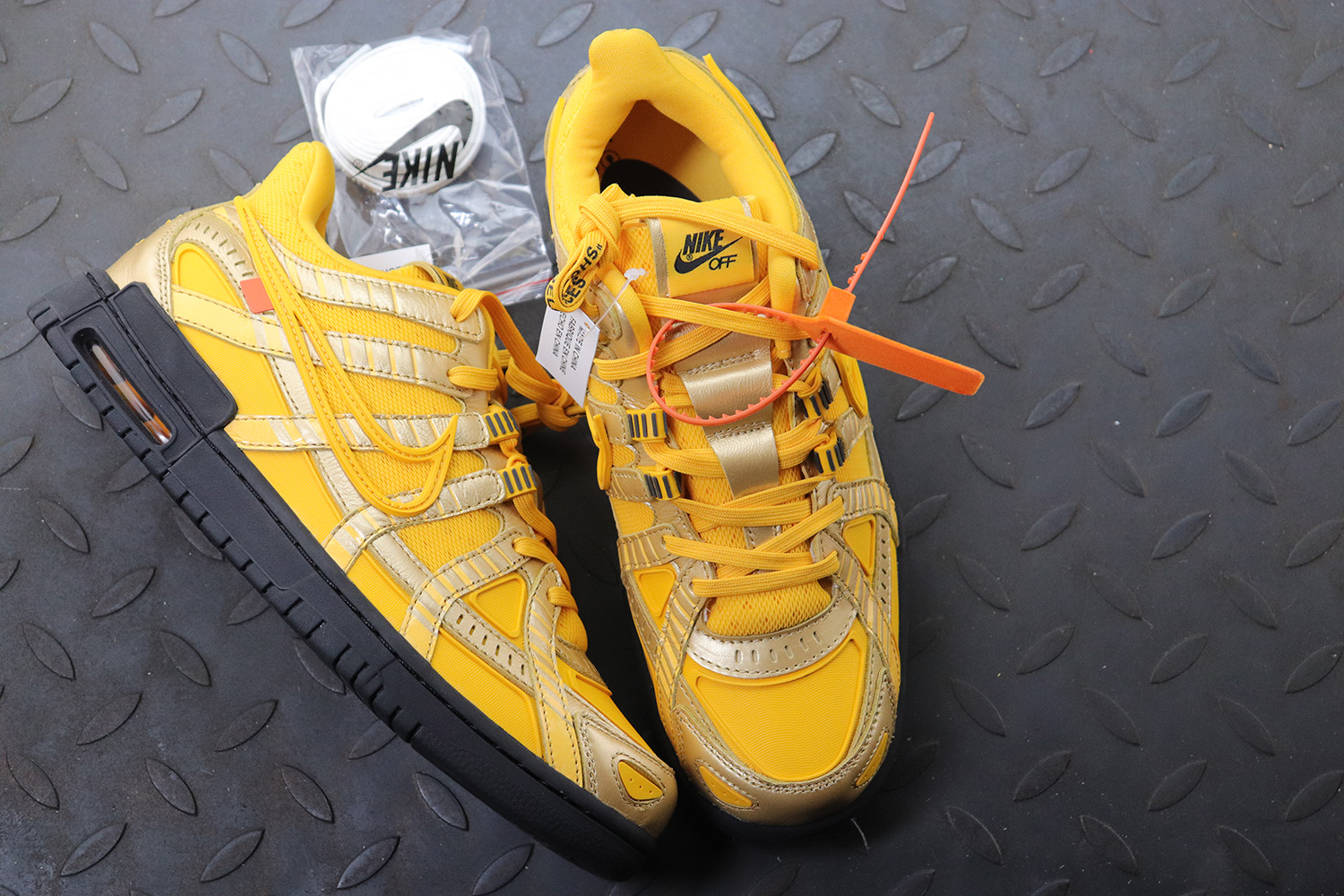 Nike Air Rubber Dunk   University Gold