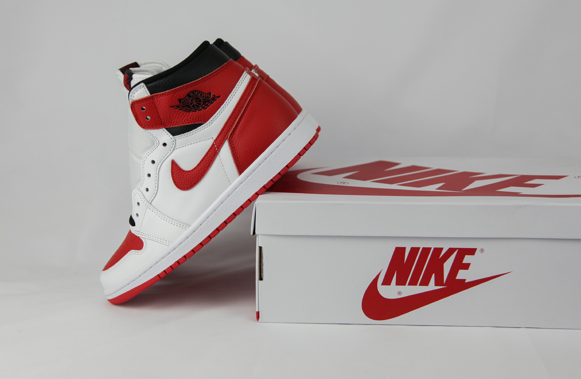 Air Jordan 1 High OG Heritage