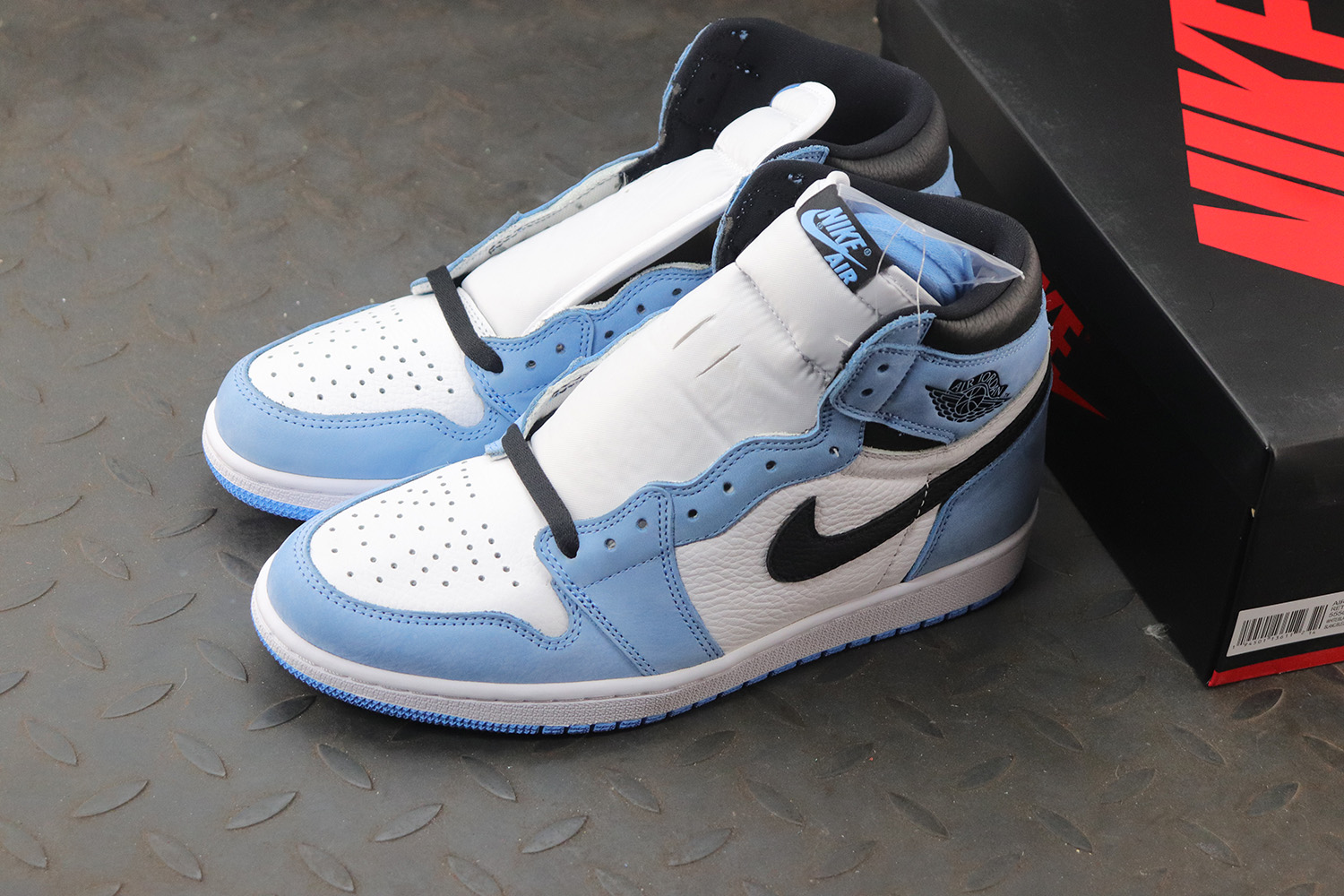 Jordan 1 Retro High White University Blue Black
