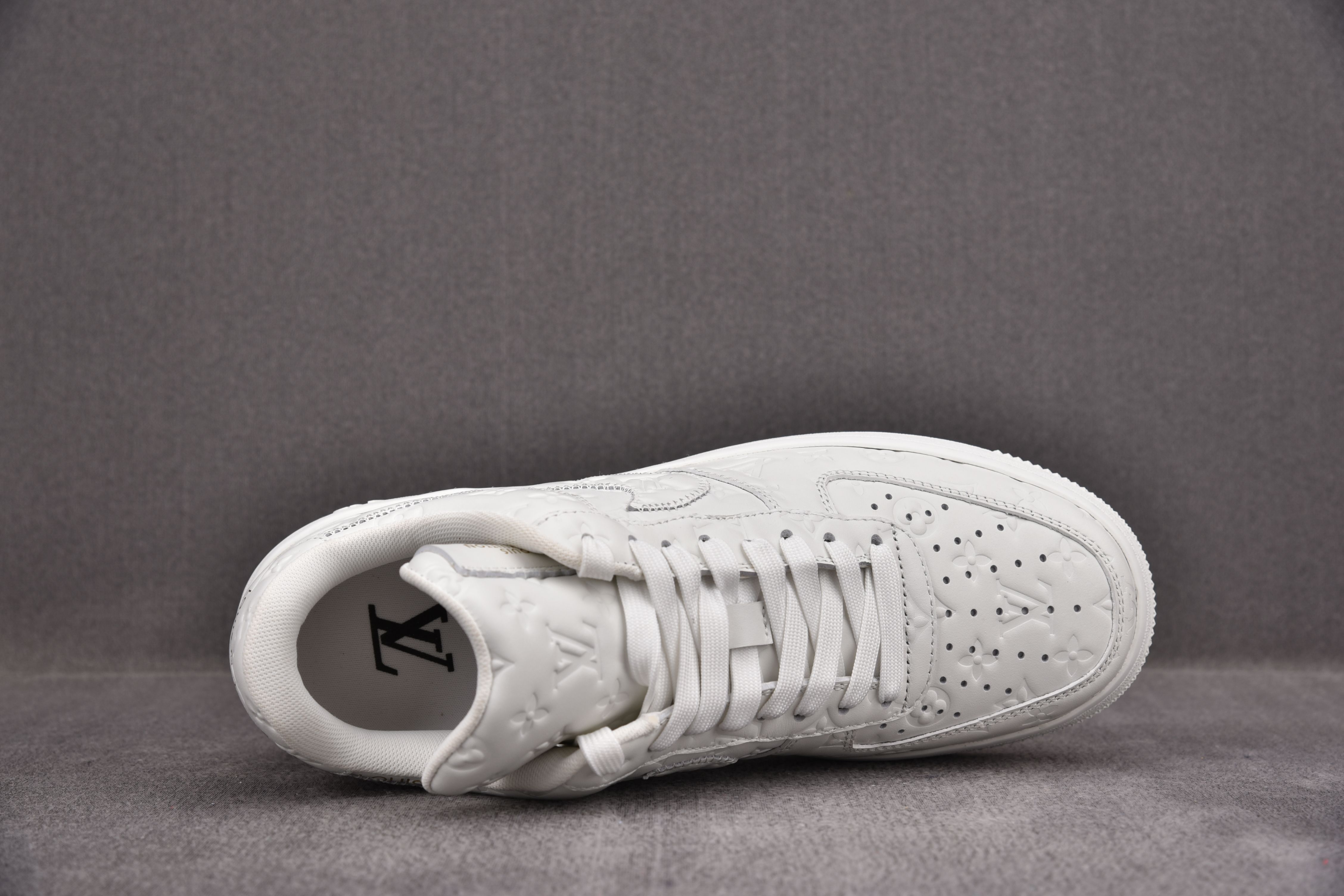Nike Air Force 1 Low Louis Vuitton   Monogram Triple White (Be careful about the size!!)
