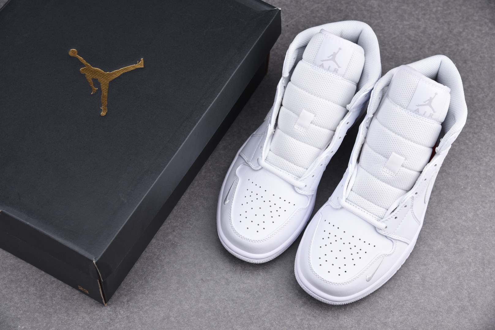 Jordan 1 Mid SE Nike Swoosh On Tour (2020)