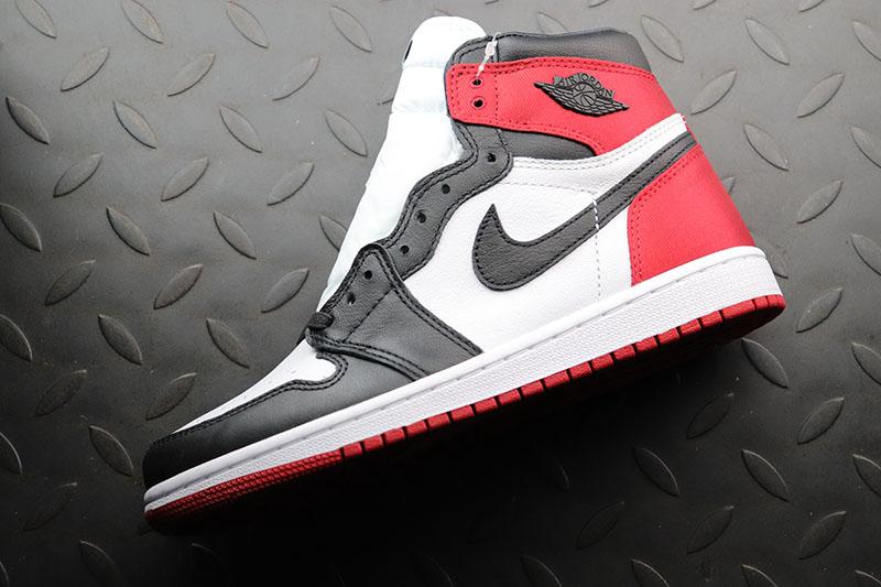 Jordan 1 Retro High Satin Black Toe (WOMEN SIZE!!)