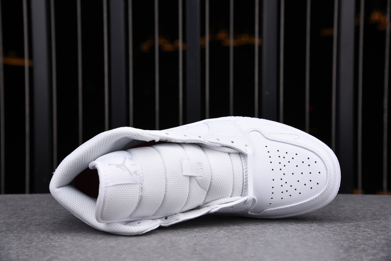 Jordan 1 Mid SE Nike Swoosh On Tour (2020)