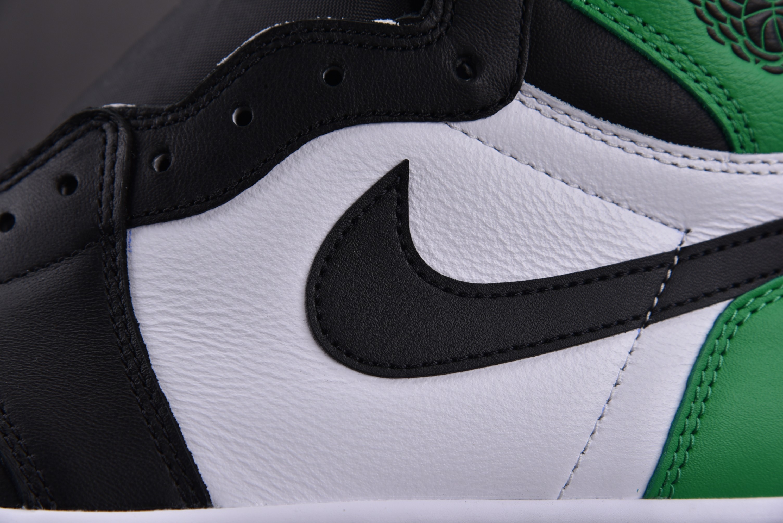 Jordan 1 Retro High OG Lucky Green
