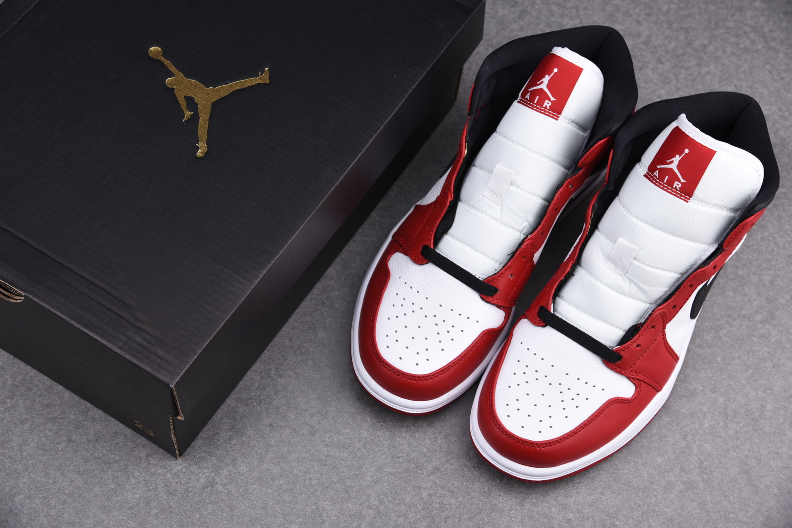 Jordan 1 Mid Chicago (2020)