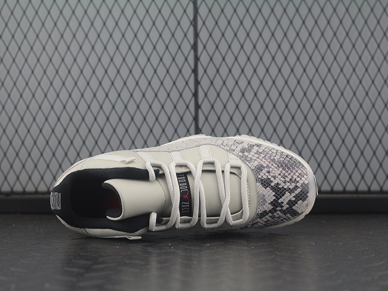 Air Jordan 11 Low SE Snakeskin Light Bone