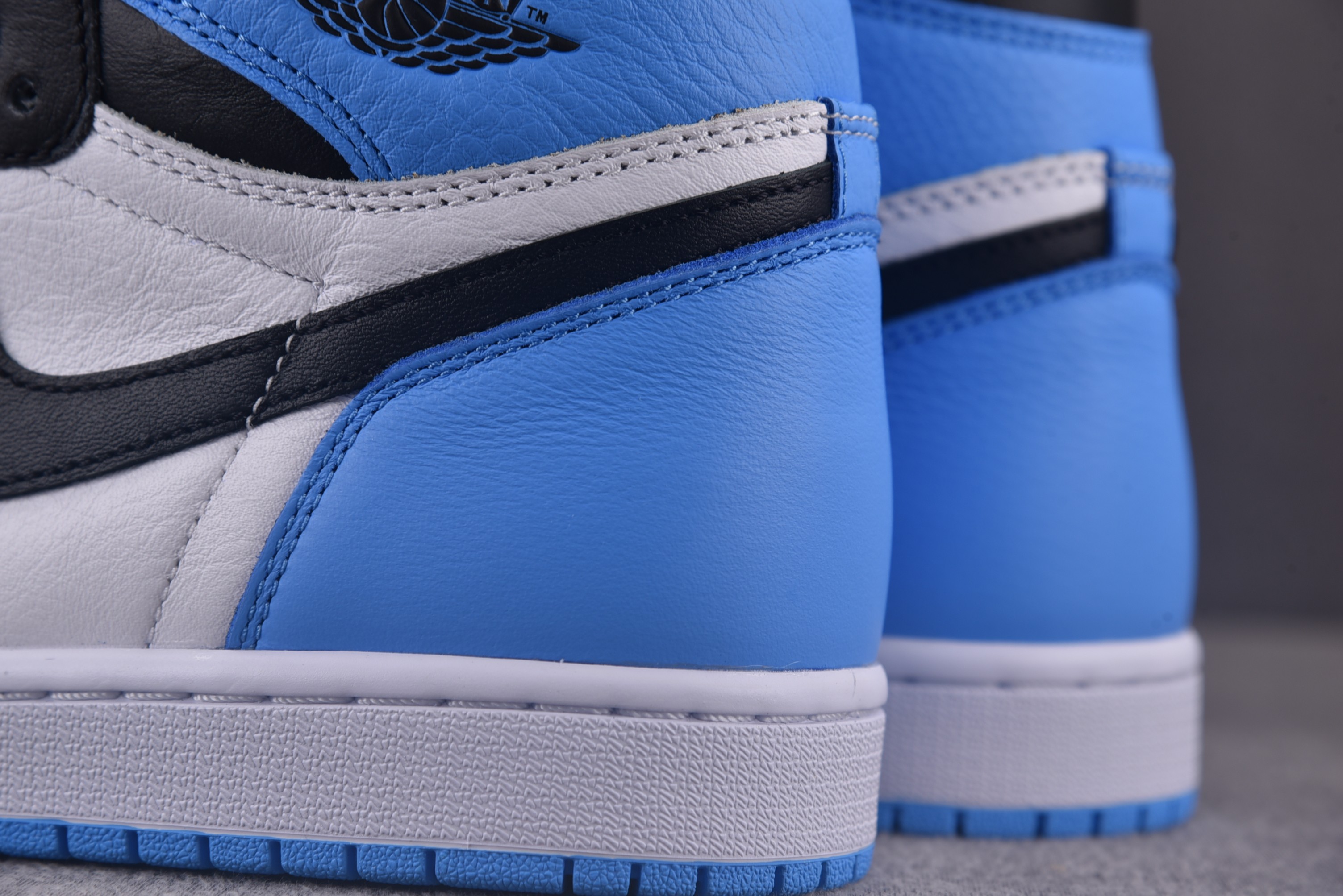 Air Jordan 1 High OG University Blue