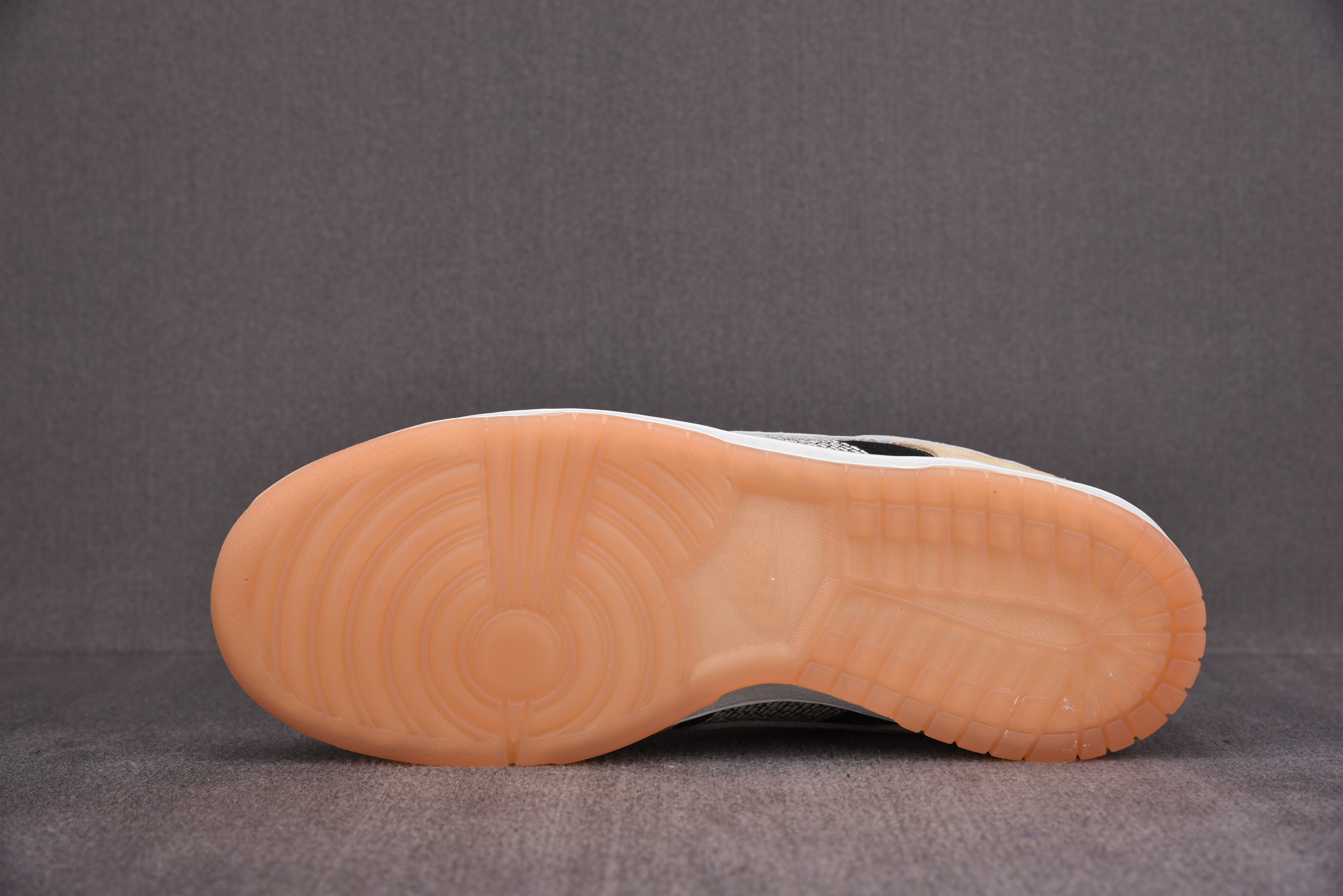 Nike Dunk Low Rooted in Peace