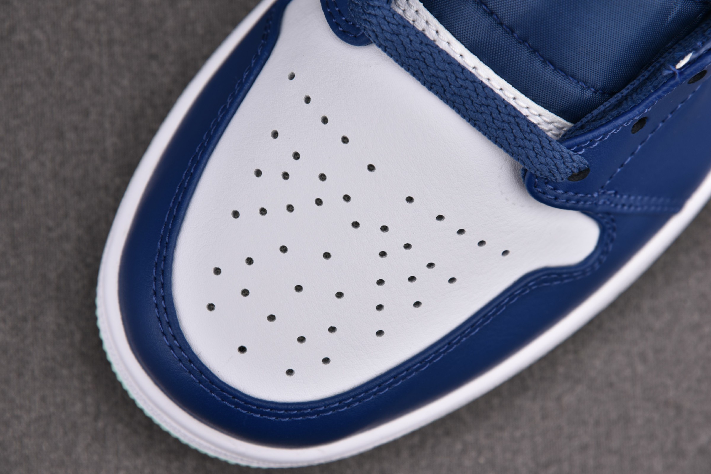 Jordan 1 Mid Mystic Navy Mint Foam / Blue Mint