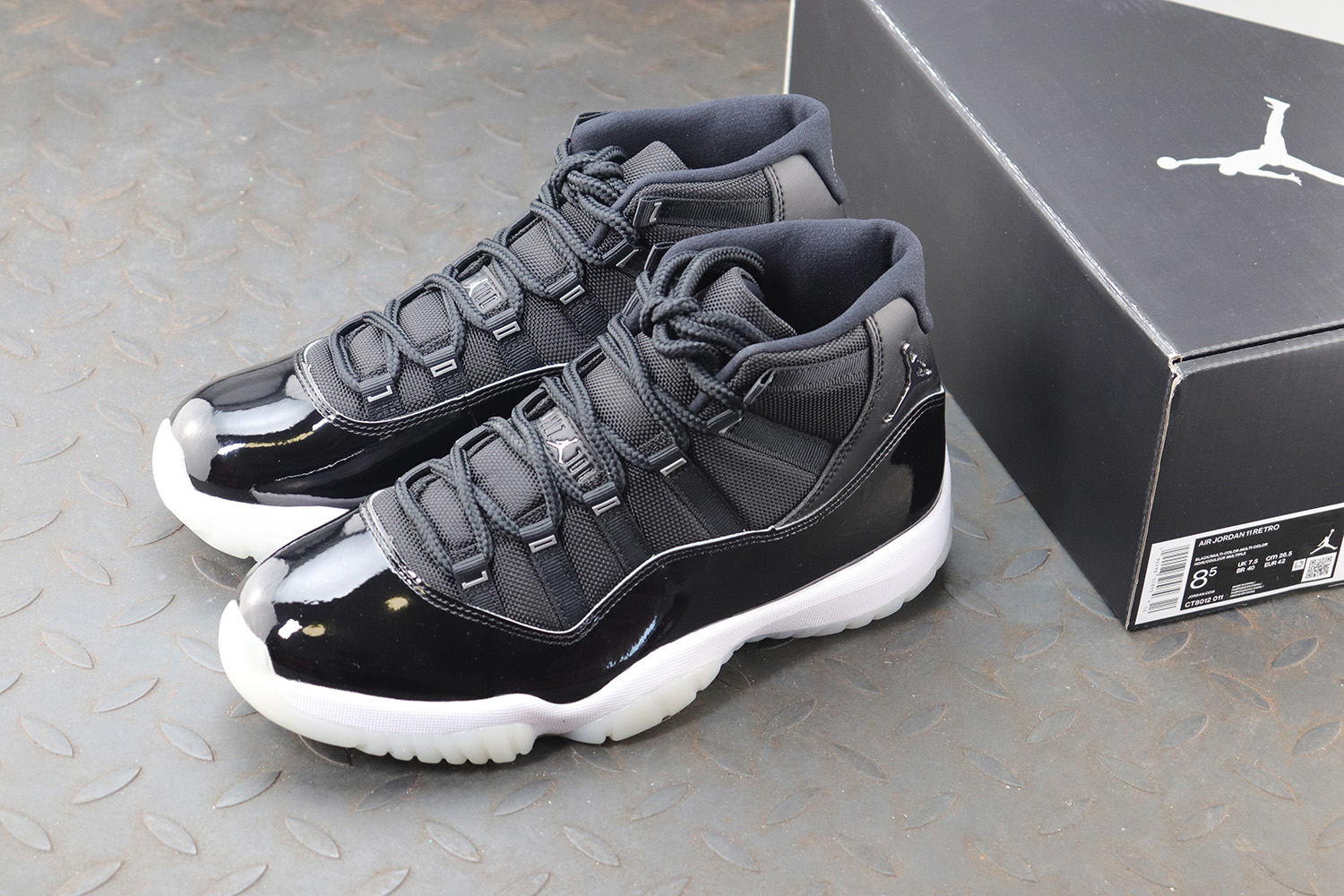 Jordan 11 Retro Black Clear/Jubilee