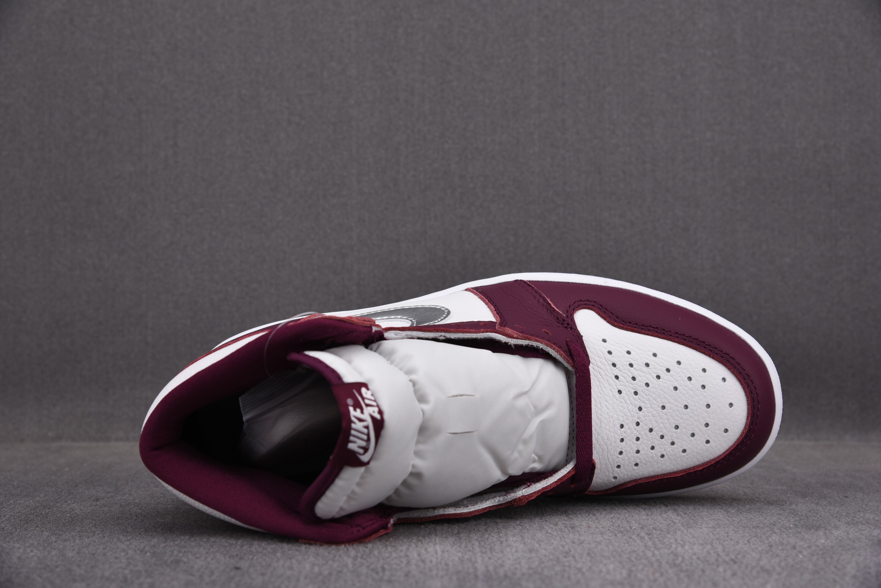 Jordan 1 Retro High OG Bordeaux