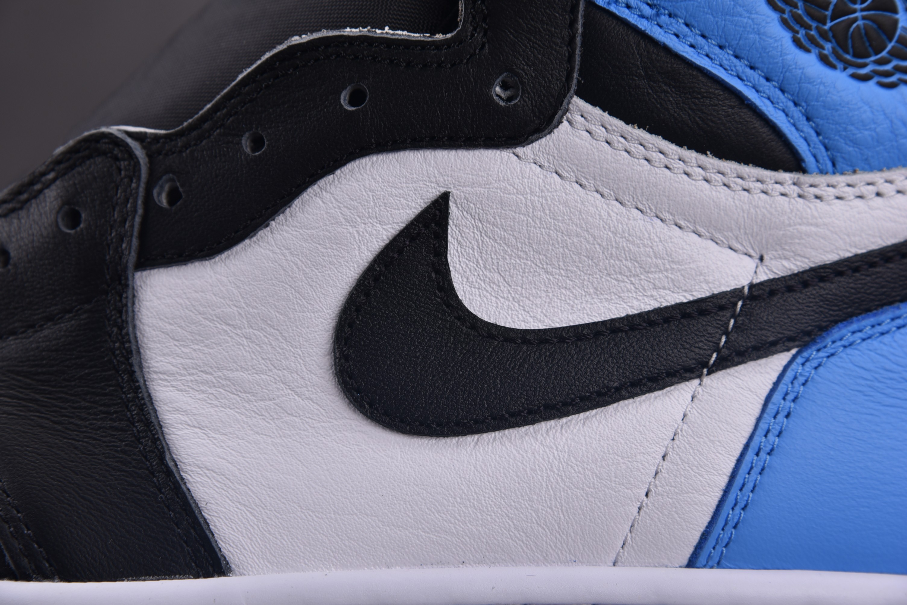 Air Jordan 1 High OG University Blue