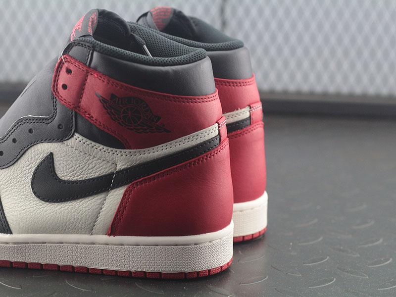 Jordan 1 Retro High Bred Toe