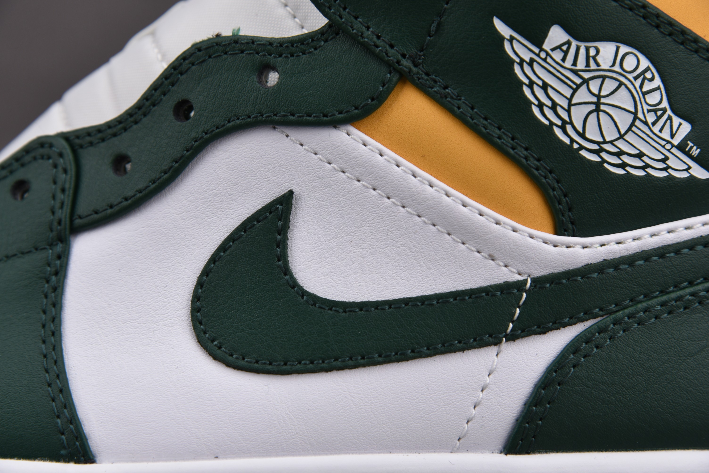 Jordan 1 Mid Sonics
