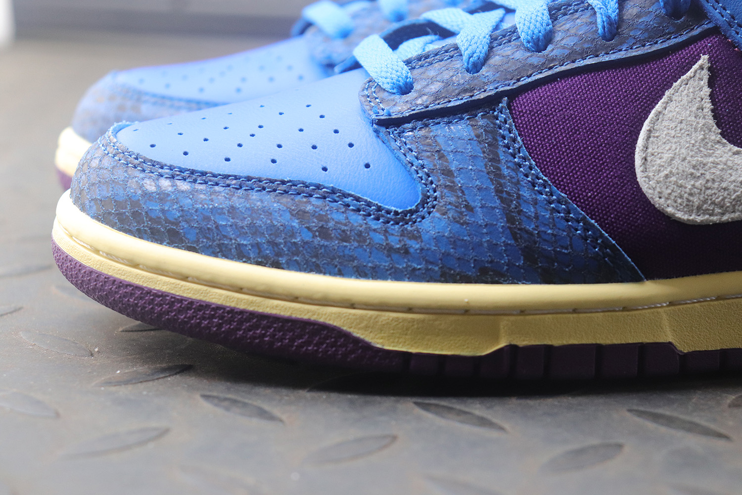 Nike Dunk Low Undefeated 5 On It Dunk vs. AF1