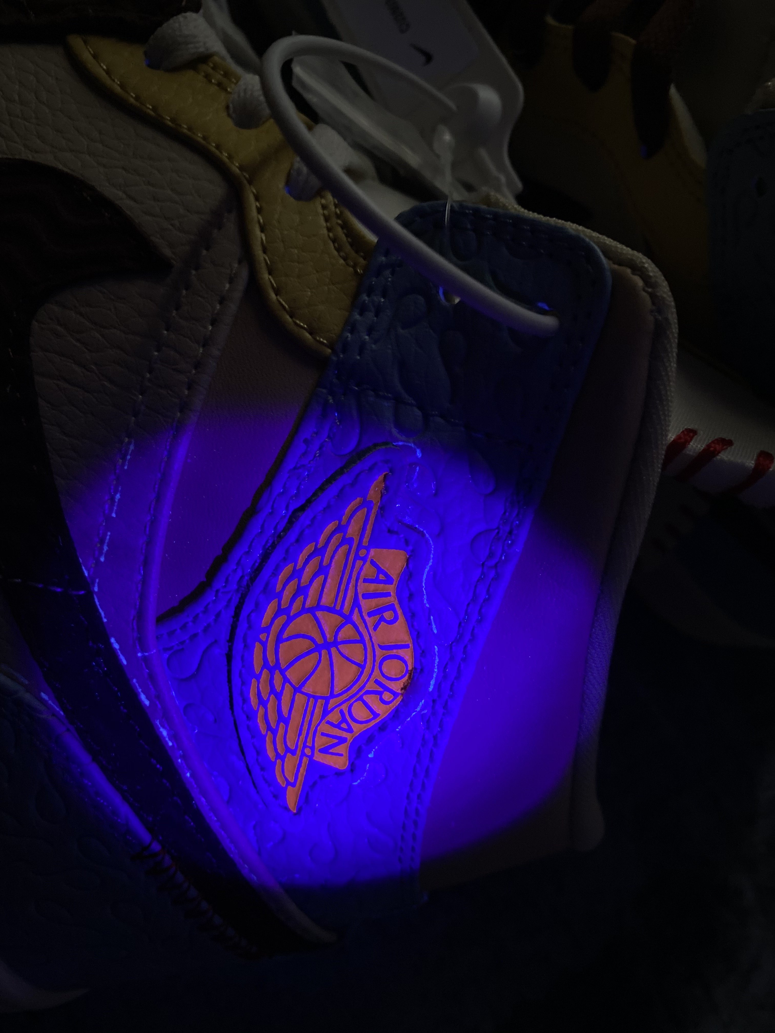 Jordan 1 Mid SE Fearless Maison Chateau Rouge