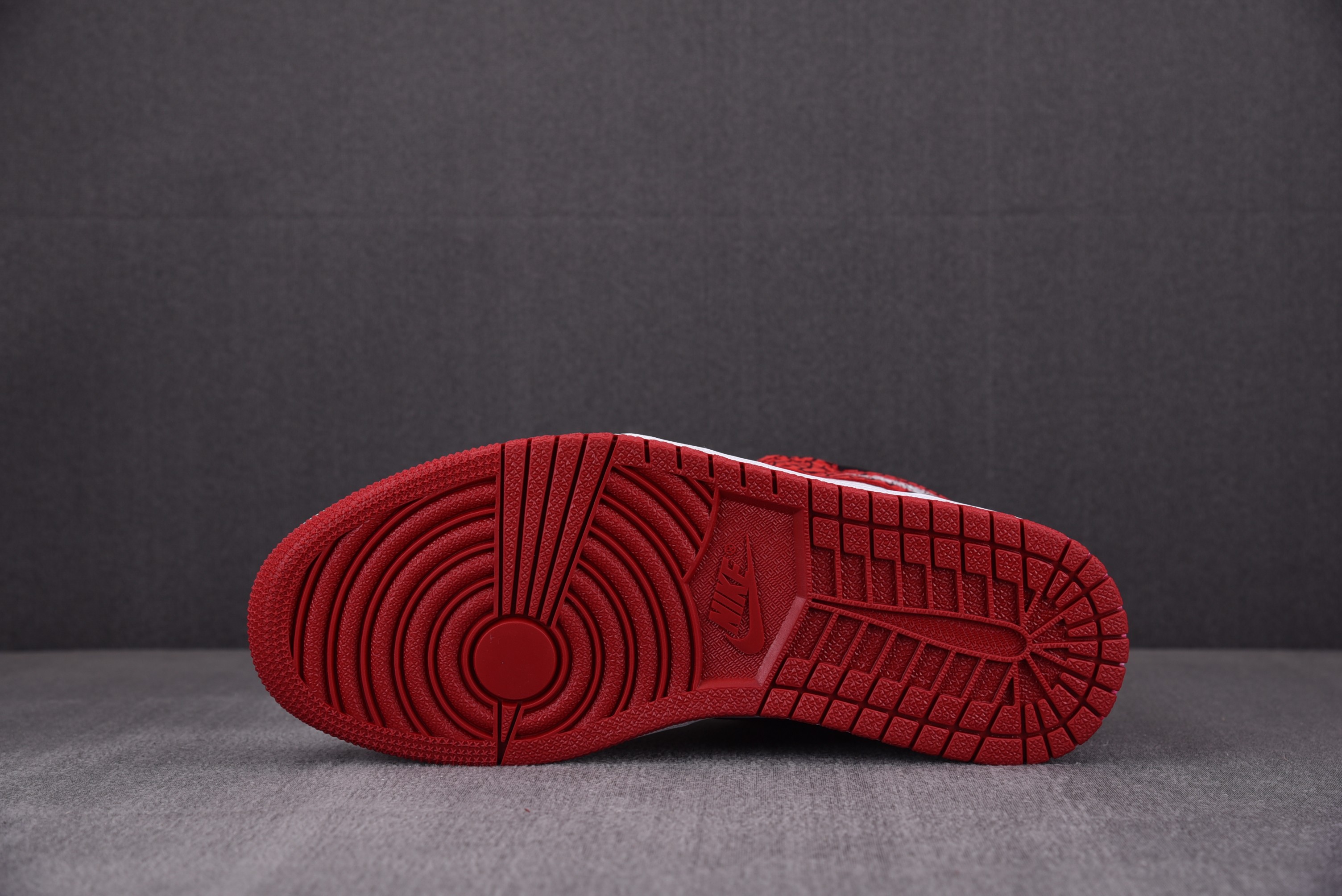 Jordan 1 Retro High OG Chicago Cement