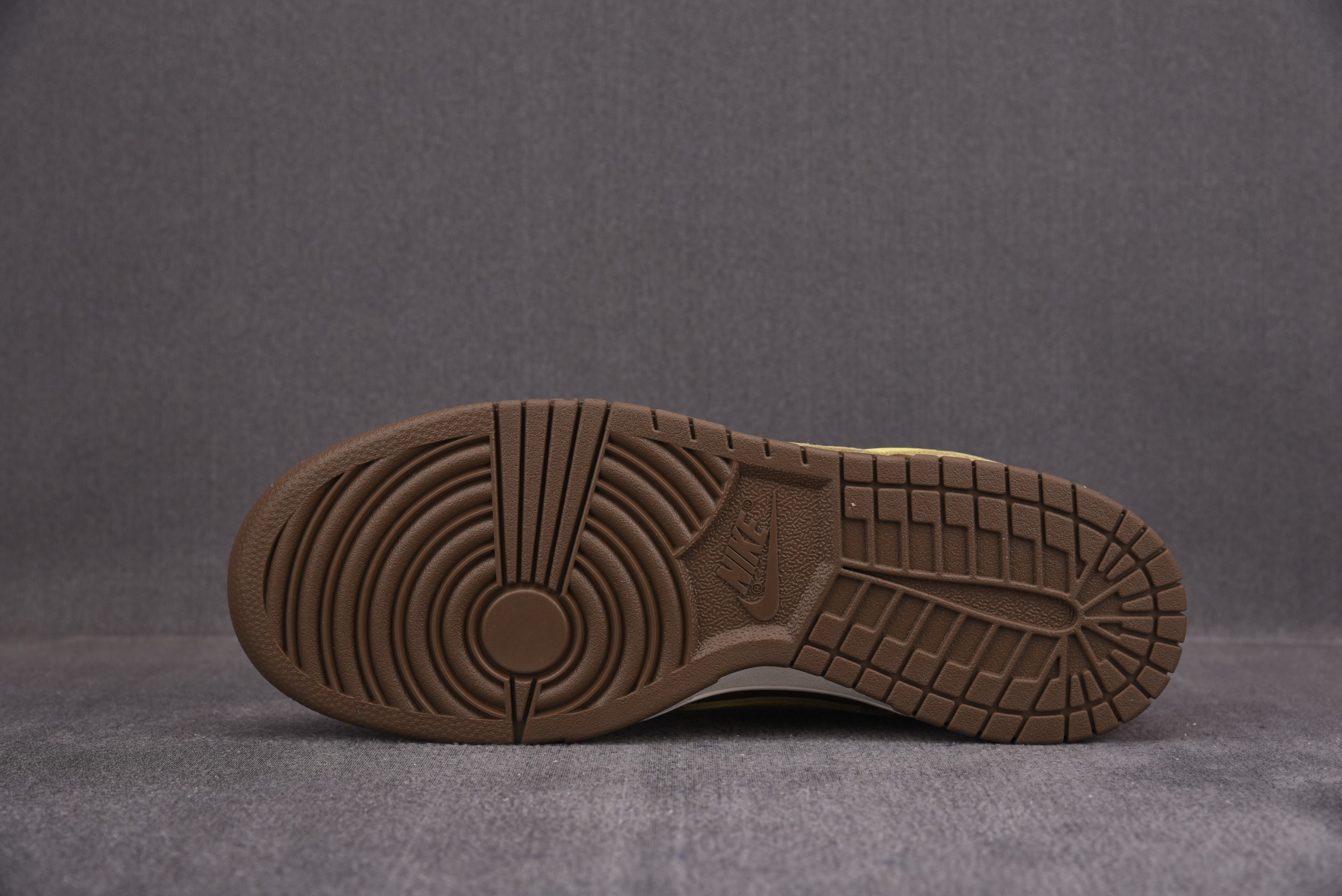 Nike Dunk Low SP UNDEFEATED Canteen Dunk vs. AF1 Pack