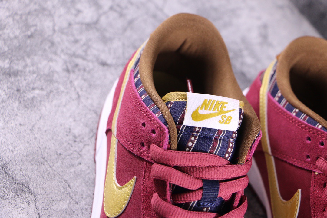 Nike SB Dunk Low Anchorman
