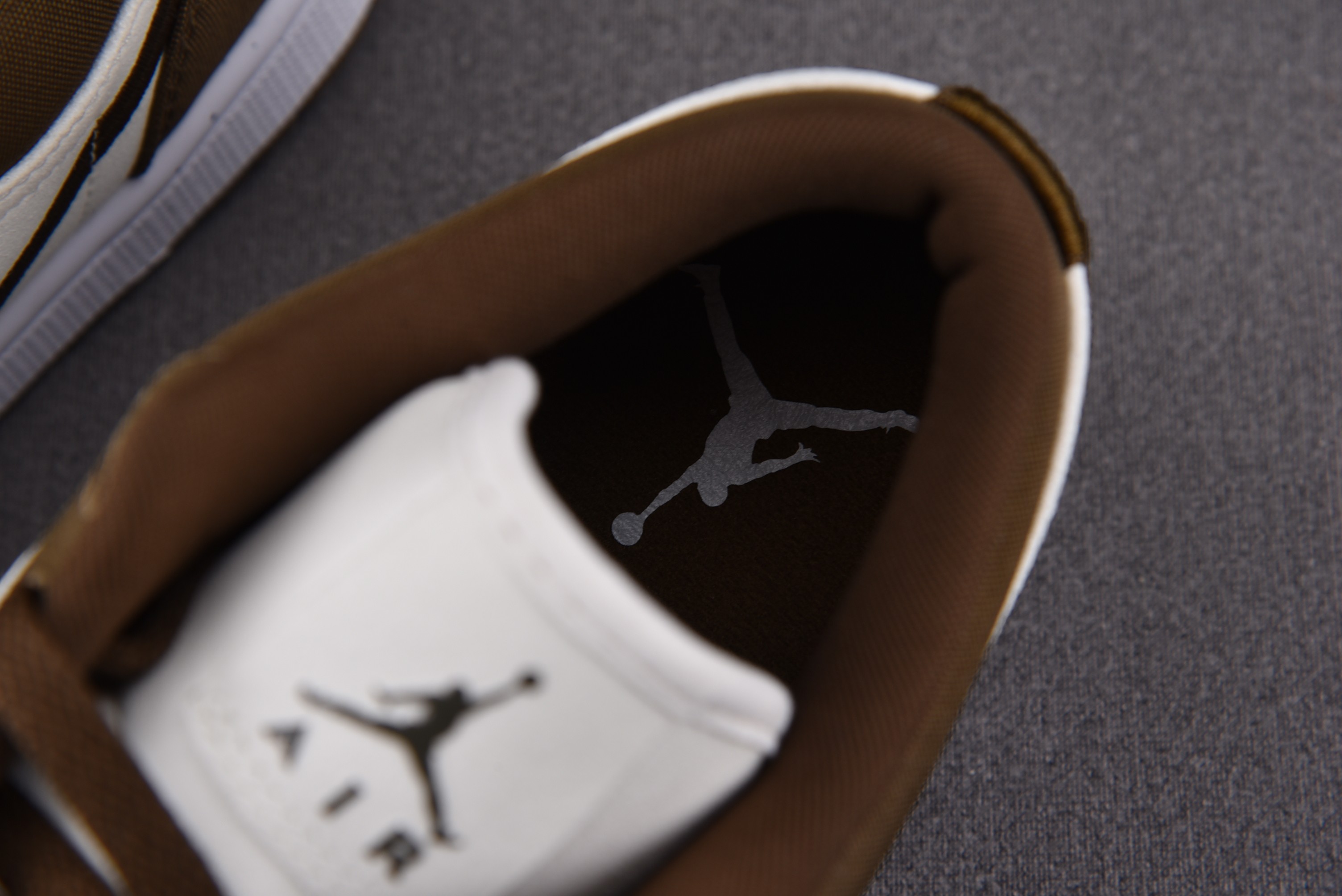 Jordan 1 Low SE Light Olive (Women Size!!)