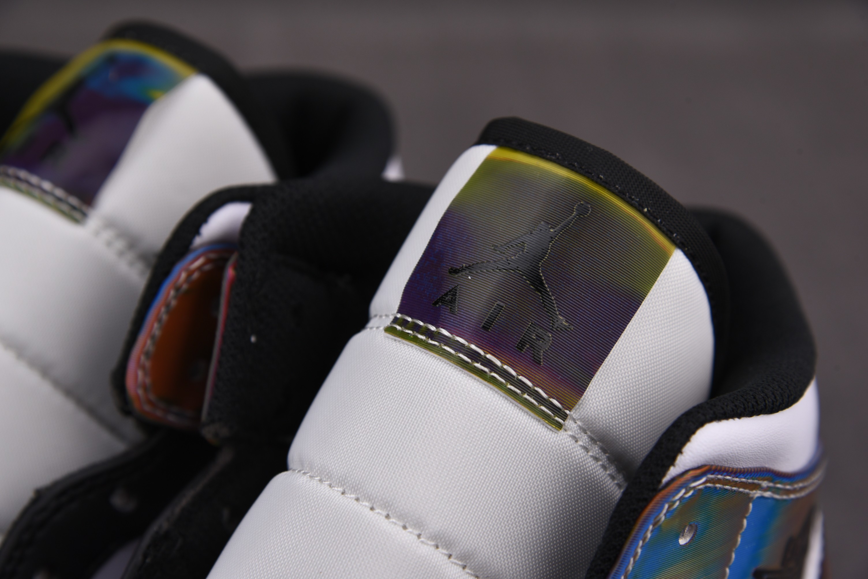 Jordan 1 Mid Heat Reactive